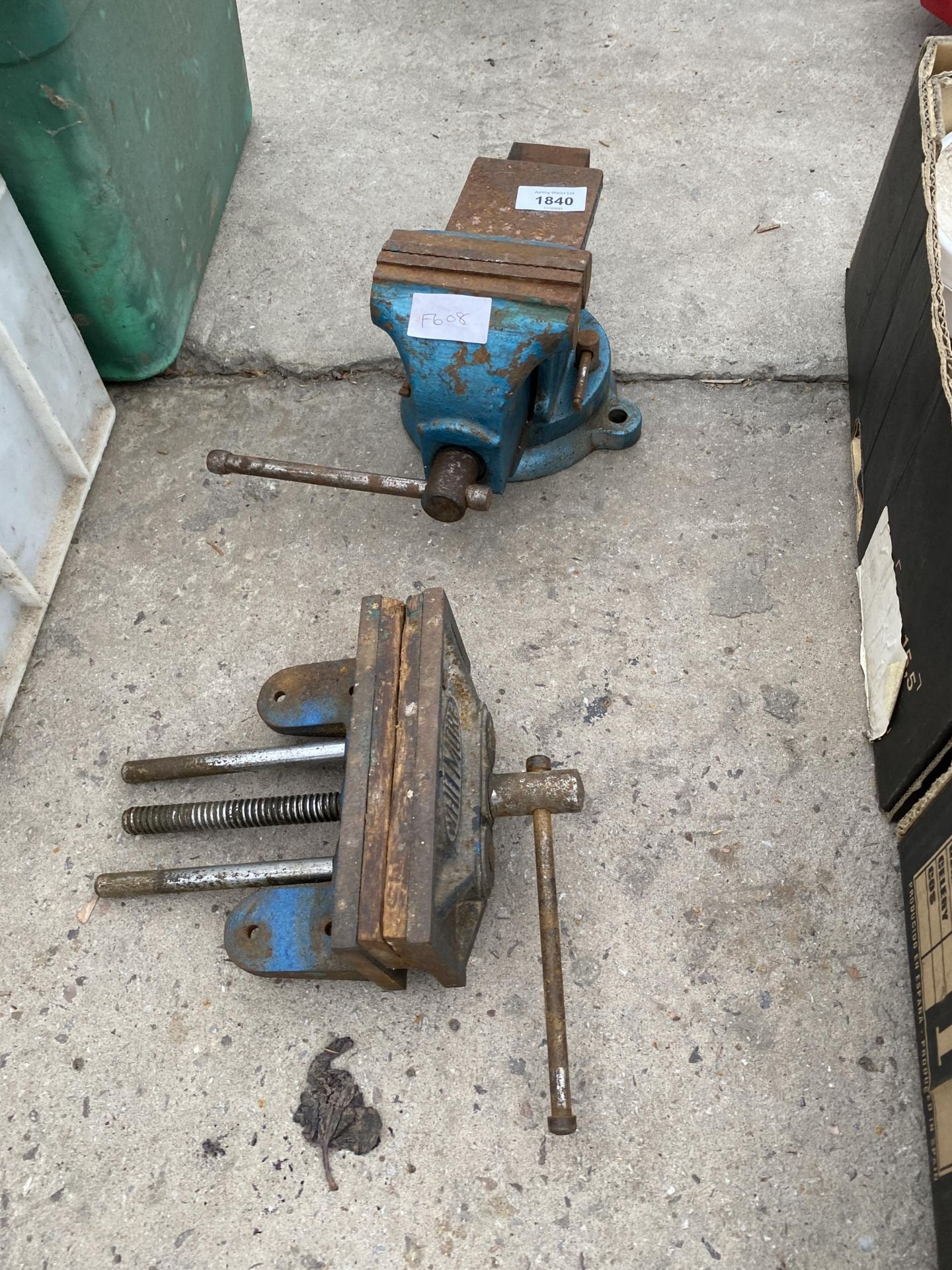 A BENCH VICE AND A WOOD VICE TO INCLUDE A WHITMORE