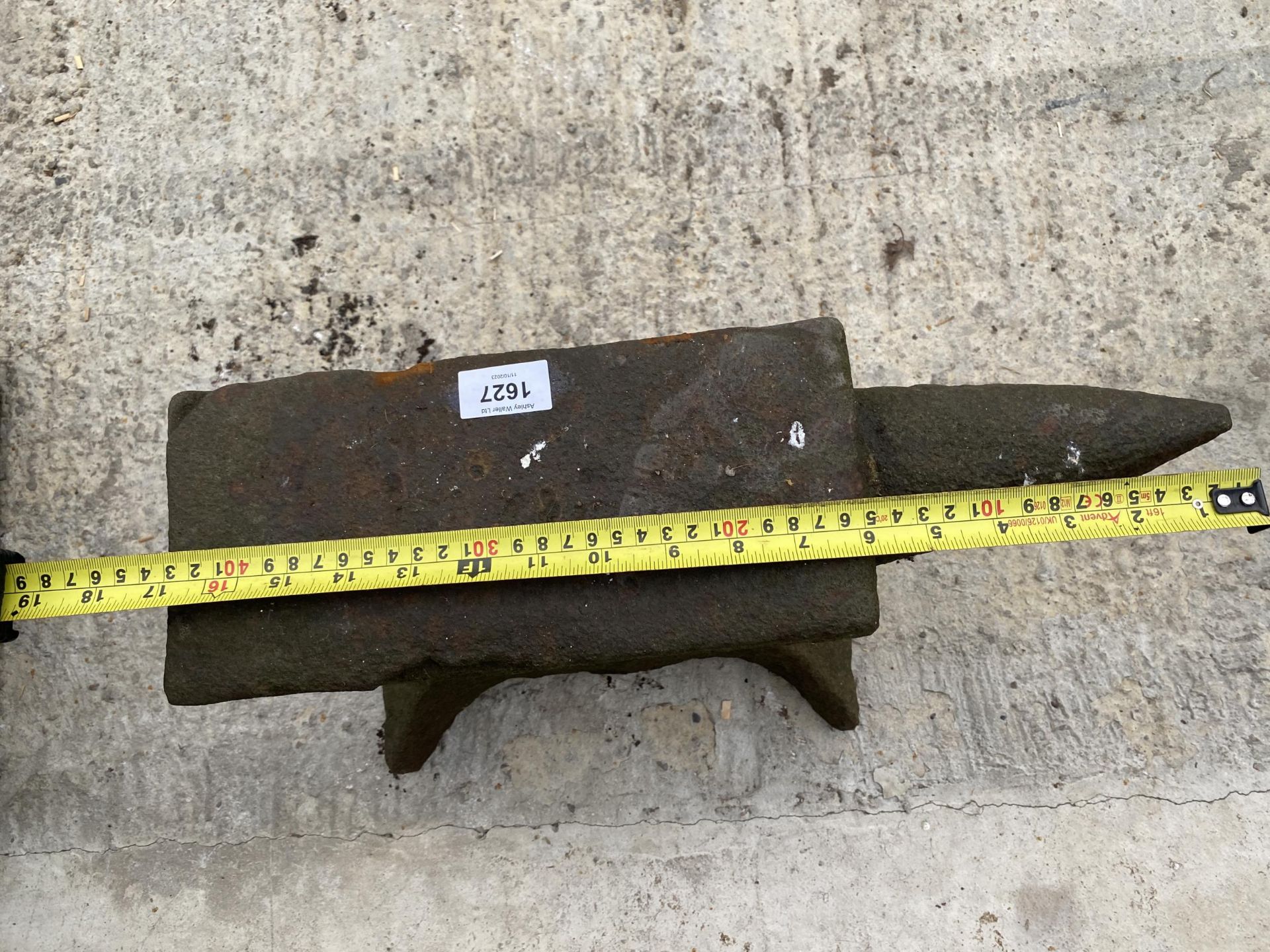 A VINTAGE CAST IRON BLACKSMITHS ANVIL (L:44CM H:26CM) - Image 3 of 4