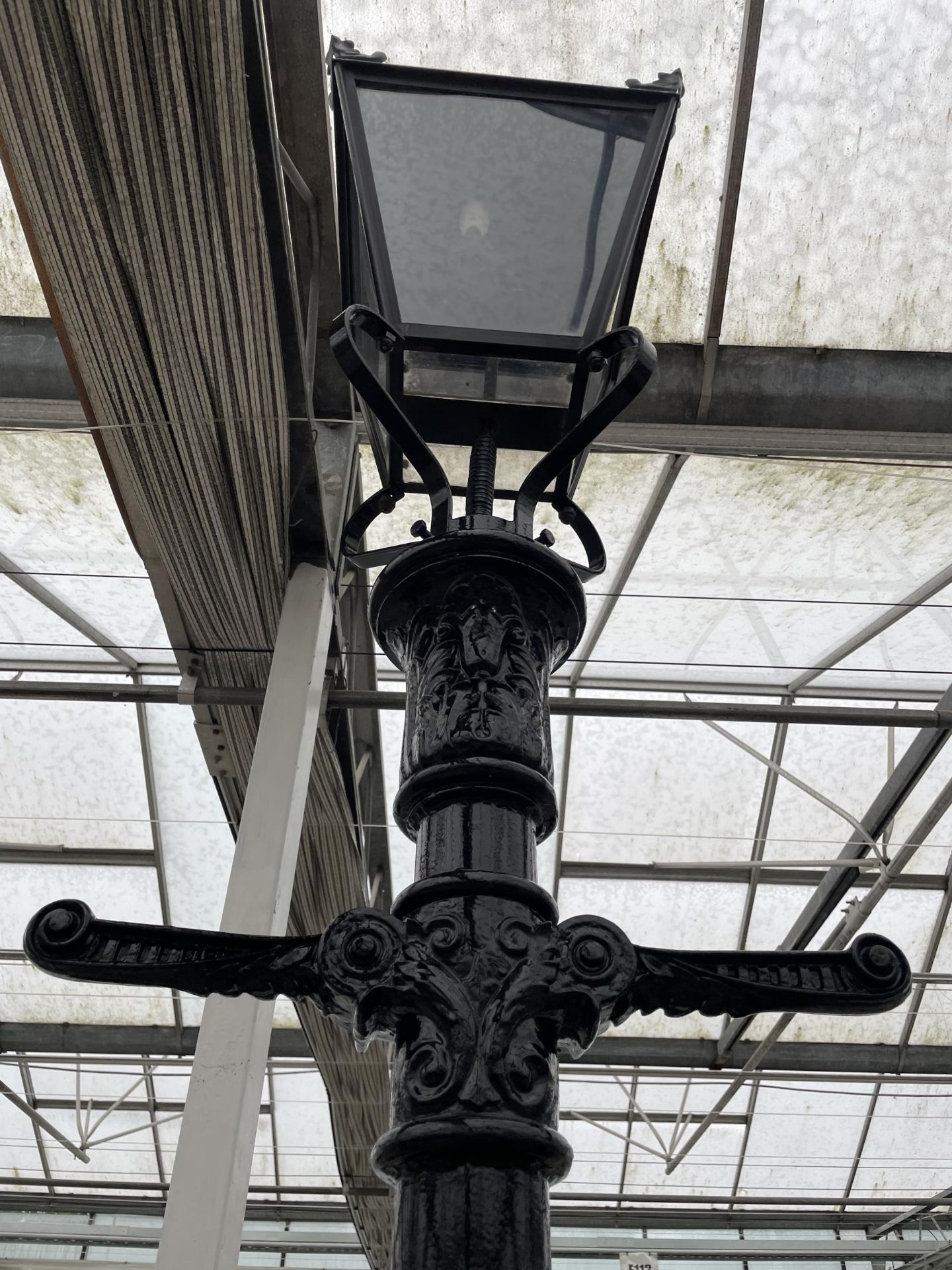 A VINTAGE DECORATIVE CAST ALLOY ELECTRIC STREET LAMP POST WITH COPPER TOP - Image 3 of 5