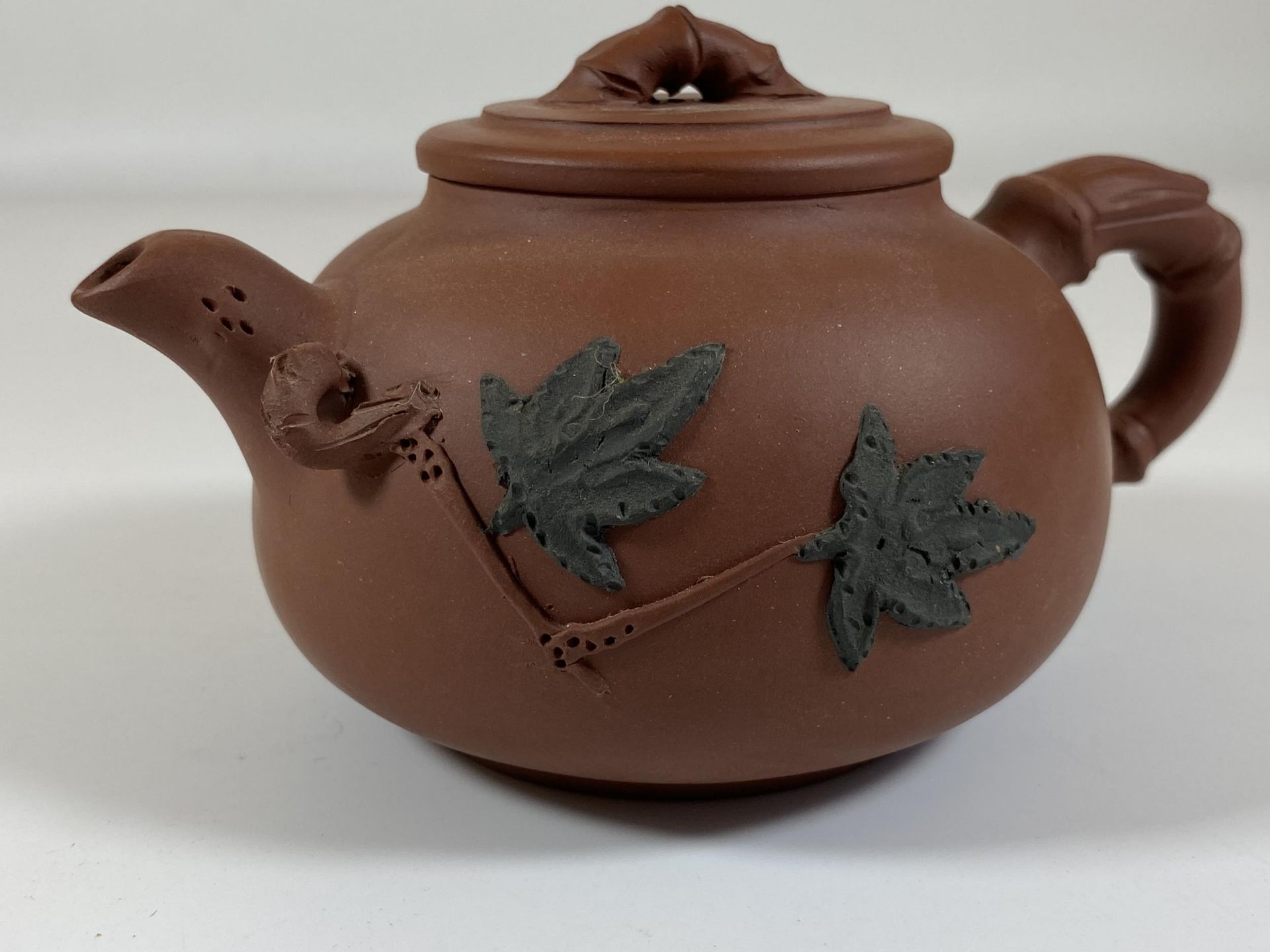 A CHINESE YIXING CLAY TEAPOT WITH FLORAL RELIEF MOULDED DESIGN, SEAL MARK TO BASE AND LID INNER, - Image 2 of 6