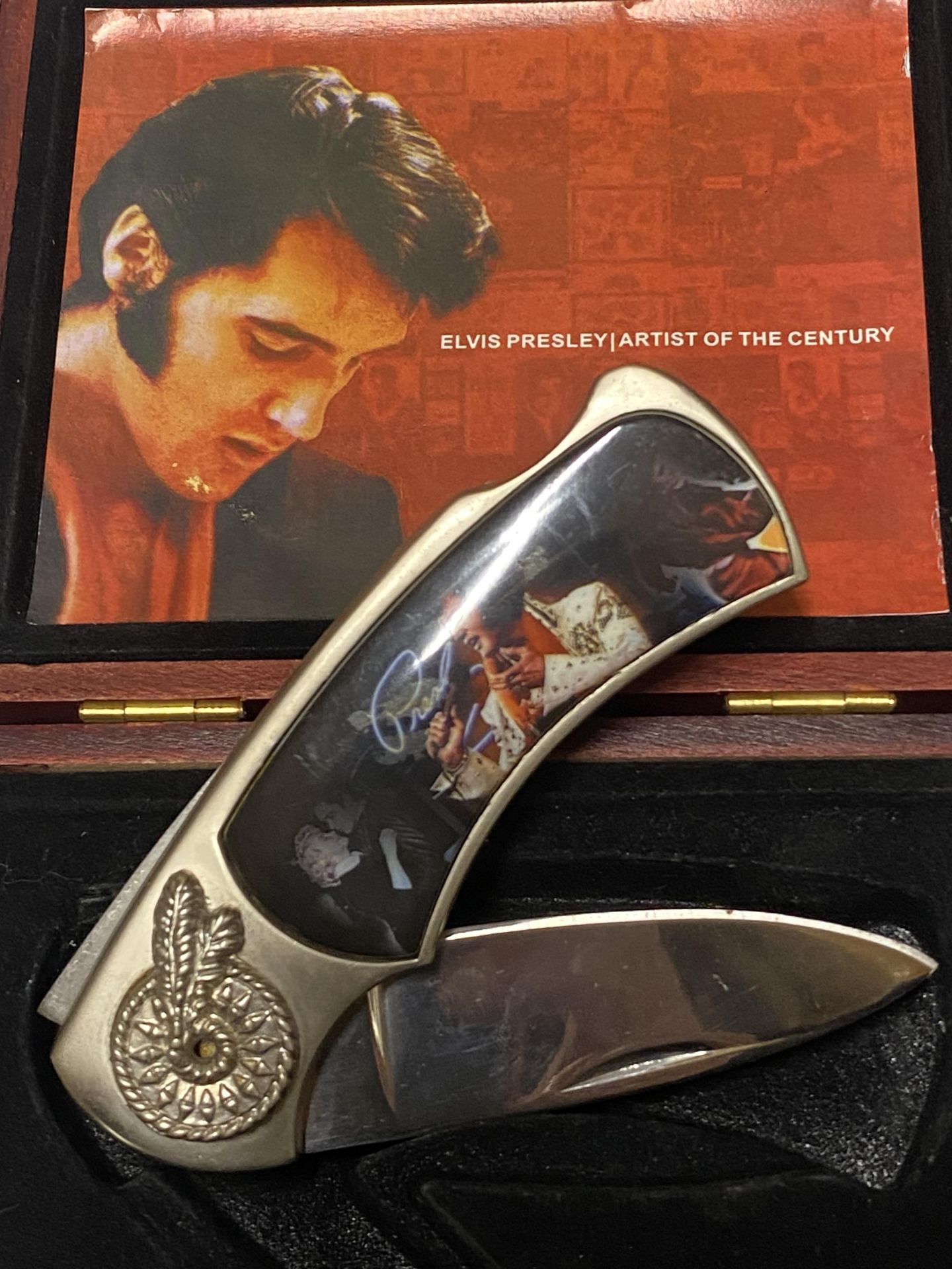 AN ELVIS PRESLEY BOXED COLLECTABLE KNIFE - Image 2 of 4