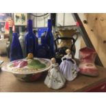 A MIXED LOT TO INCLUDE BLUE GLASS BOTTLES, FIGURES, FURTHER CERAMICS ETC