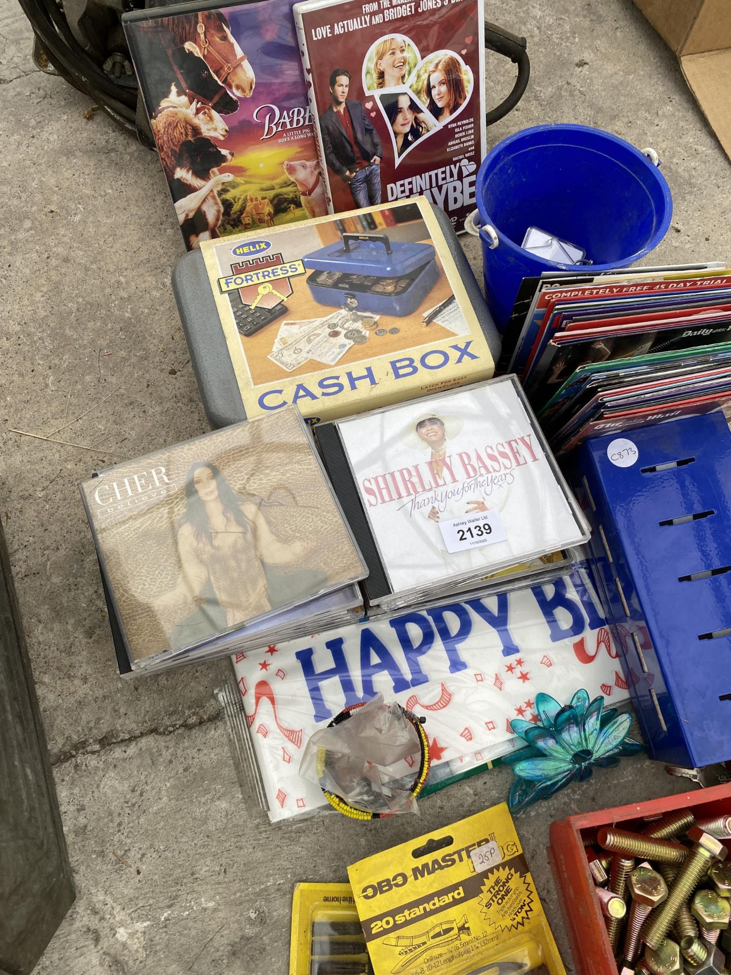 AN ASSORTMENT OF ITEMS TO INCLUDE CDS, BOLTS AND A CASH TIN ETC - Image 2 of 3