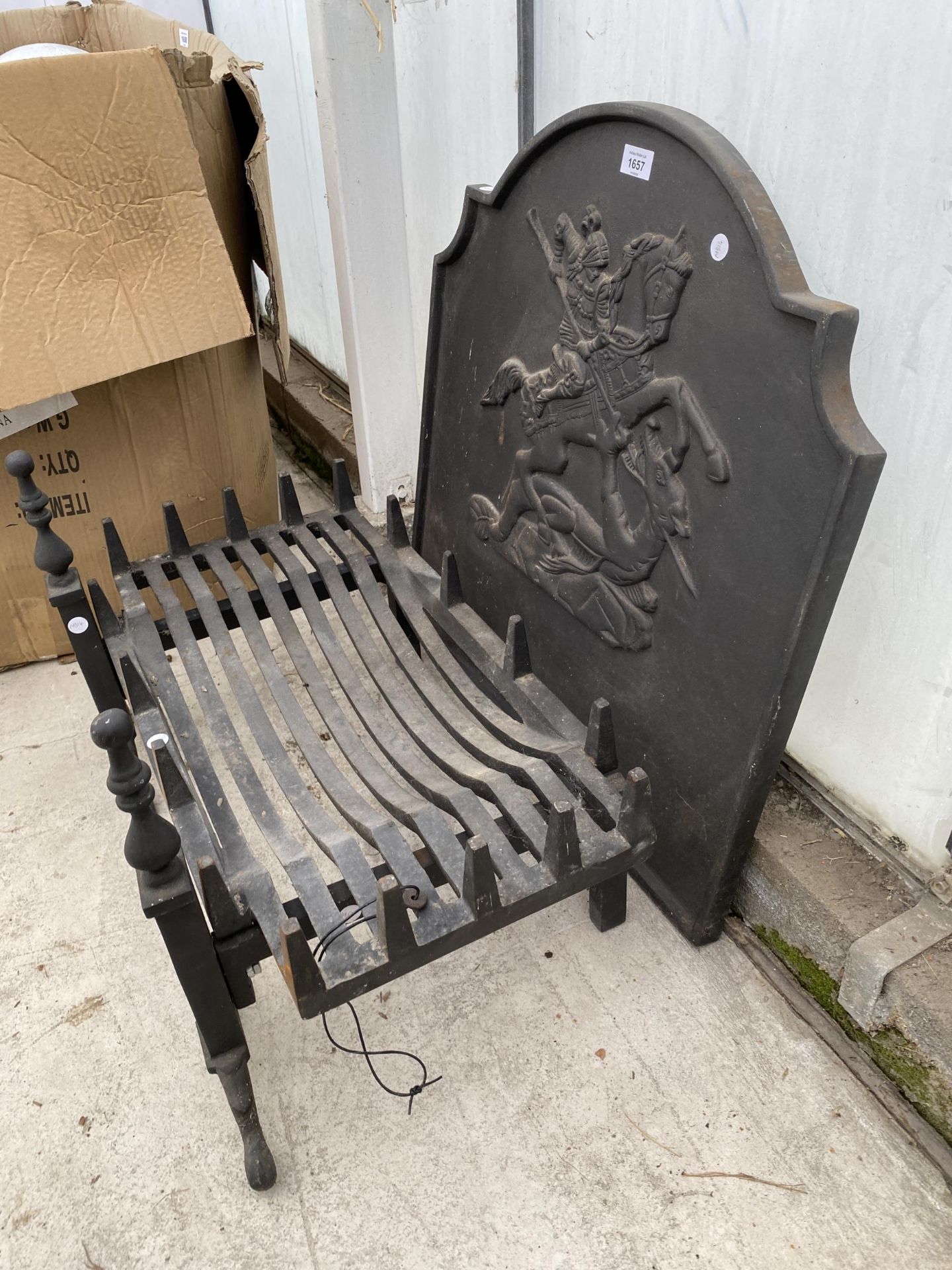 A LARGE DECORATIVE CAST IRON FIRE GRATE WITH FIRE DOGS AND A DECORATIVE FIRE BACK - Image 2 of 2