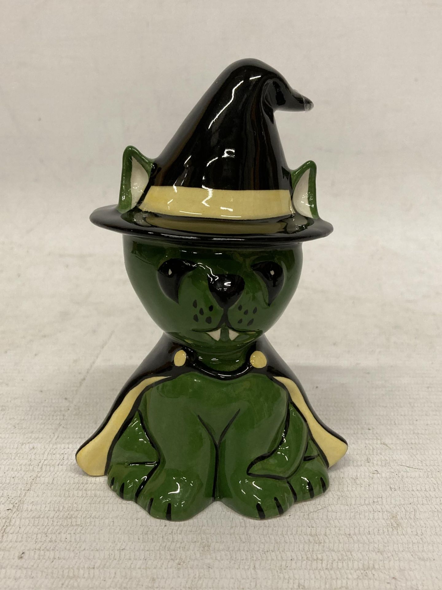 A LORNA BAILEY HAND PAINTED AND SIGNED GROTBAGS CAT