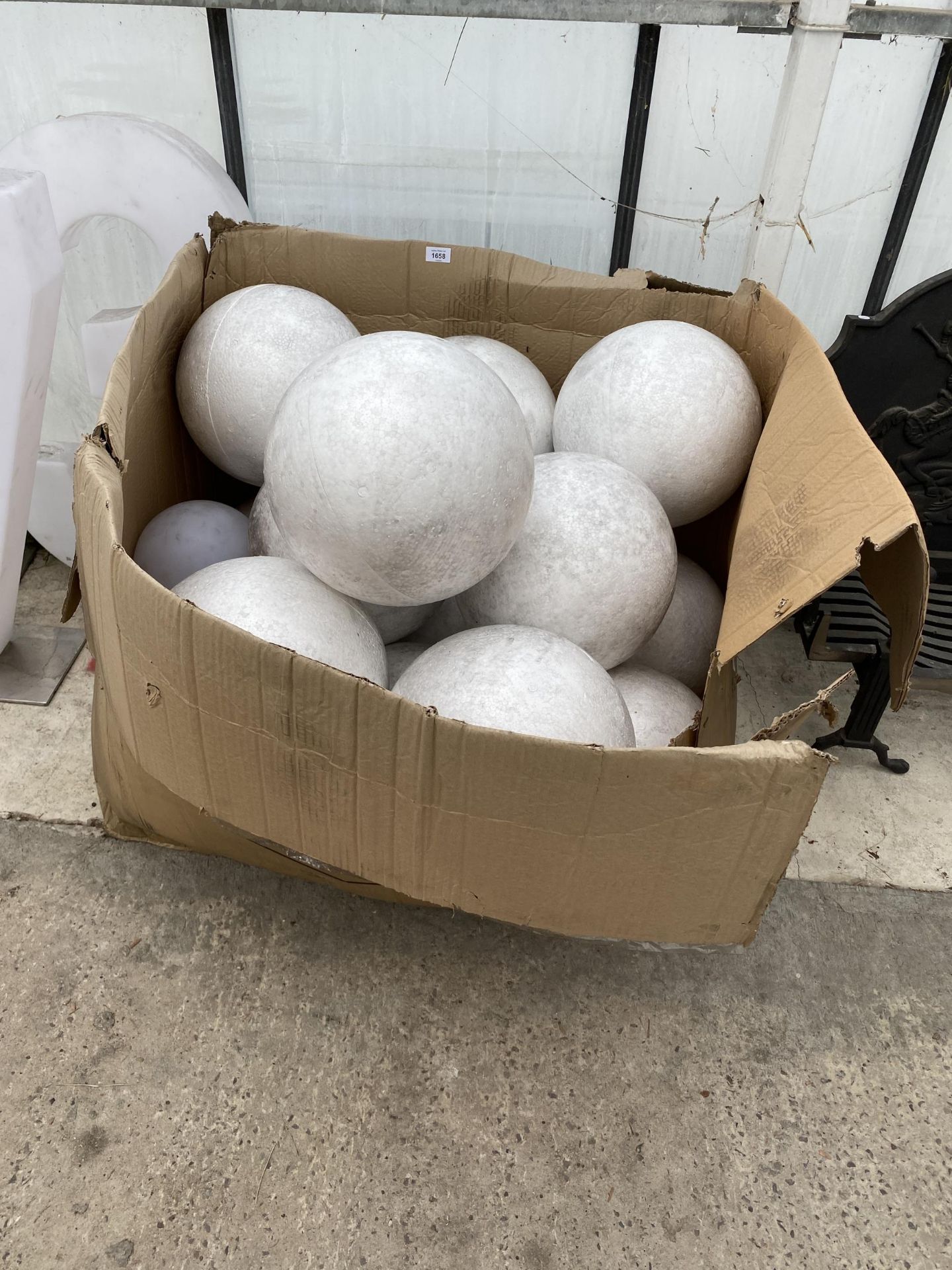 A LARGE QUANTITY OF SPHERICAL POLYSTYRENE FLORISTRY BALLS