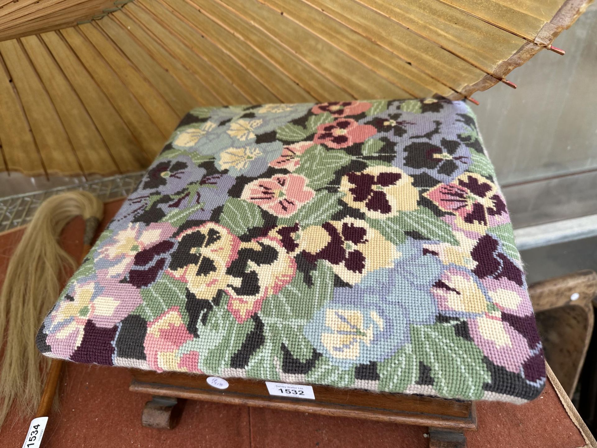 A VINTAGE OAK STOOL WITH TAPESTRY CUSHION - Image 3 of 5