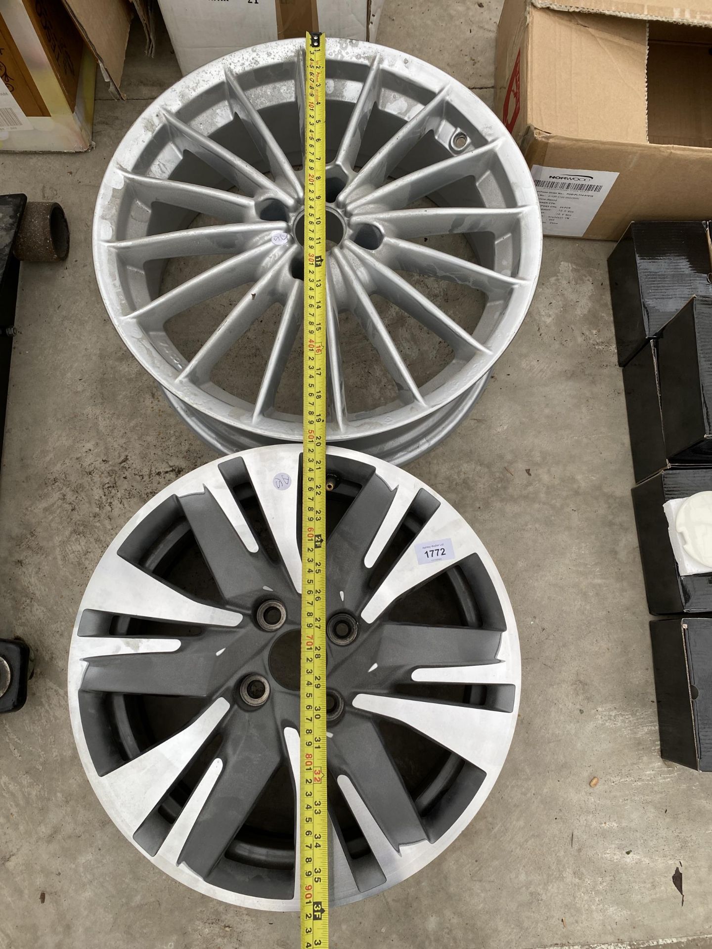 TWO VARIOUS ALLOY CAR RIMS - Image 3 of 3