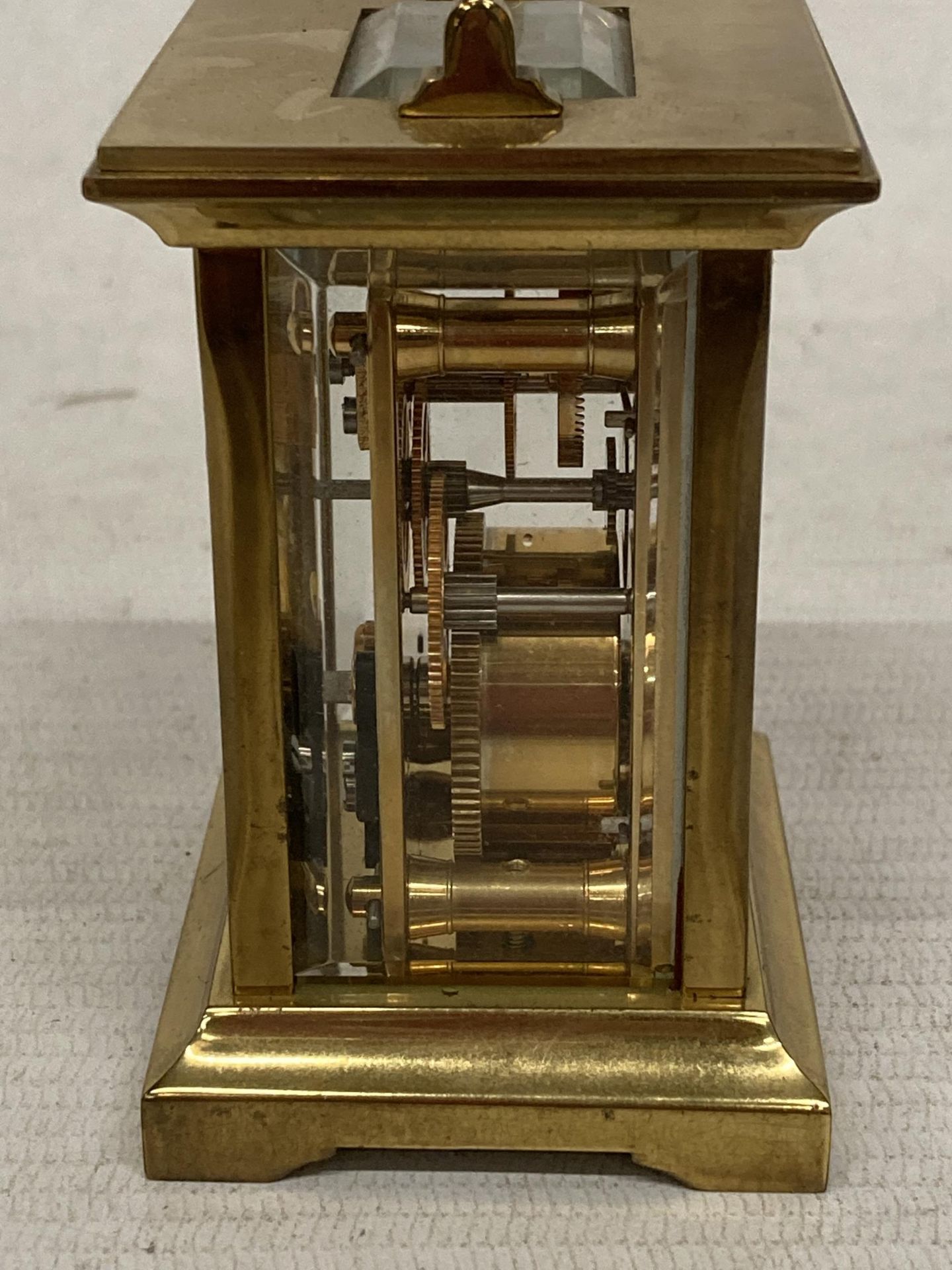 A VINTAGE ANGELUS FRENCH BRASS CASED CARRIAGE CLOCK - Image 3 of 4
