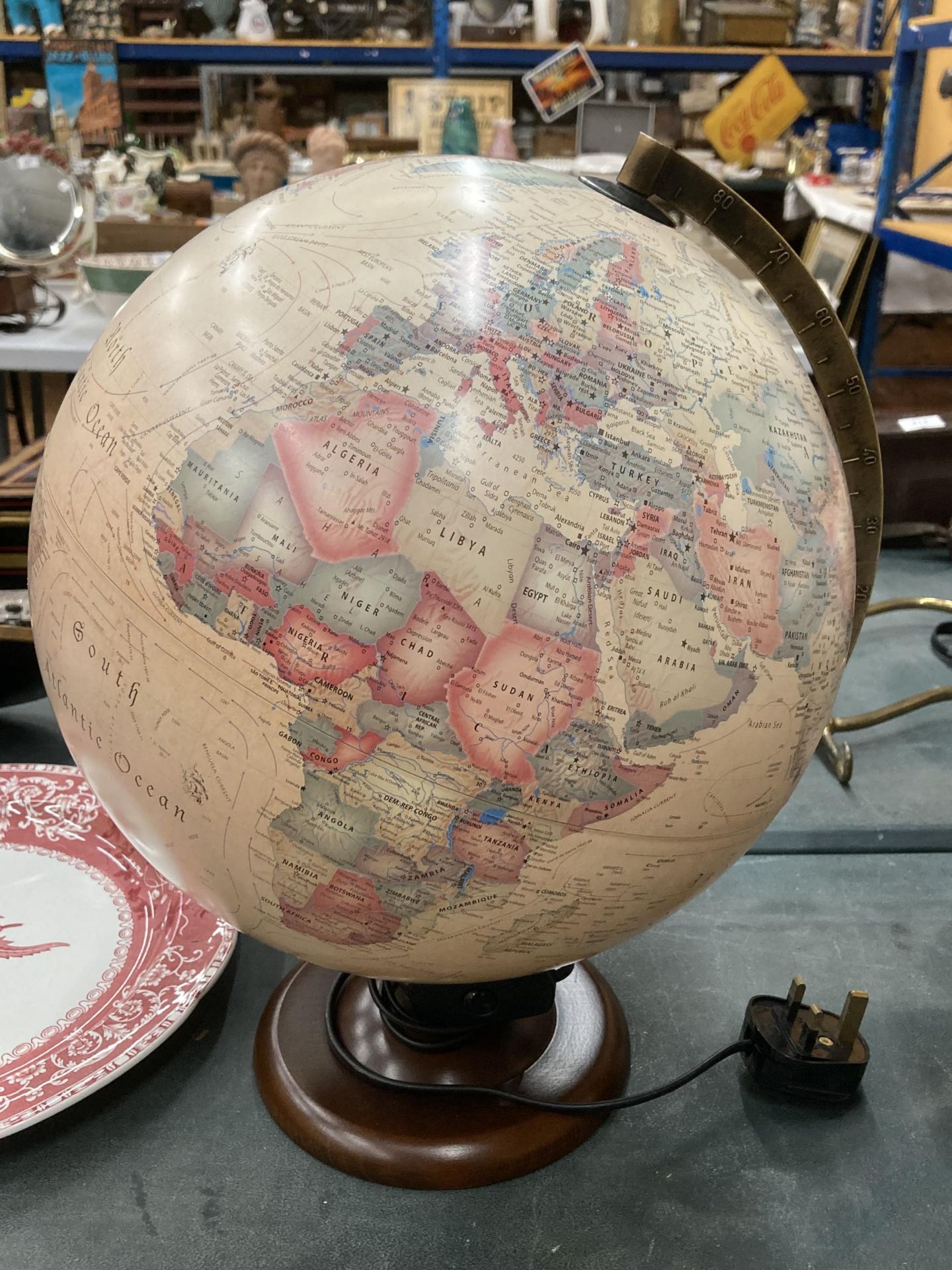 AN ILLUMINATED WORLD GLOBE ON A WOODEN STAND, HEIGHT APPROX 38CM