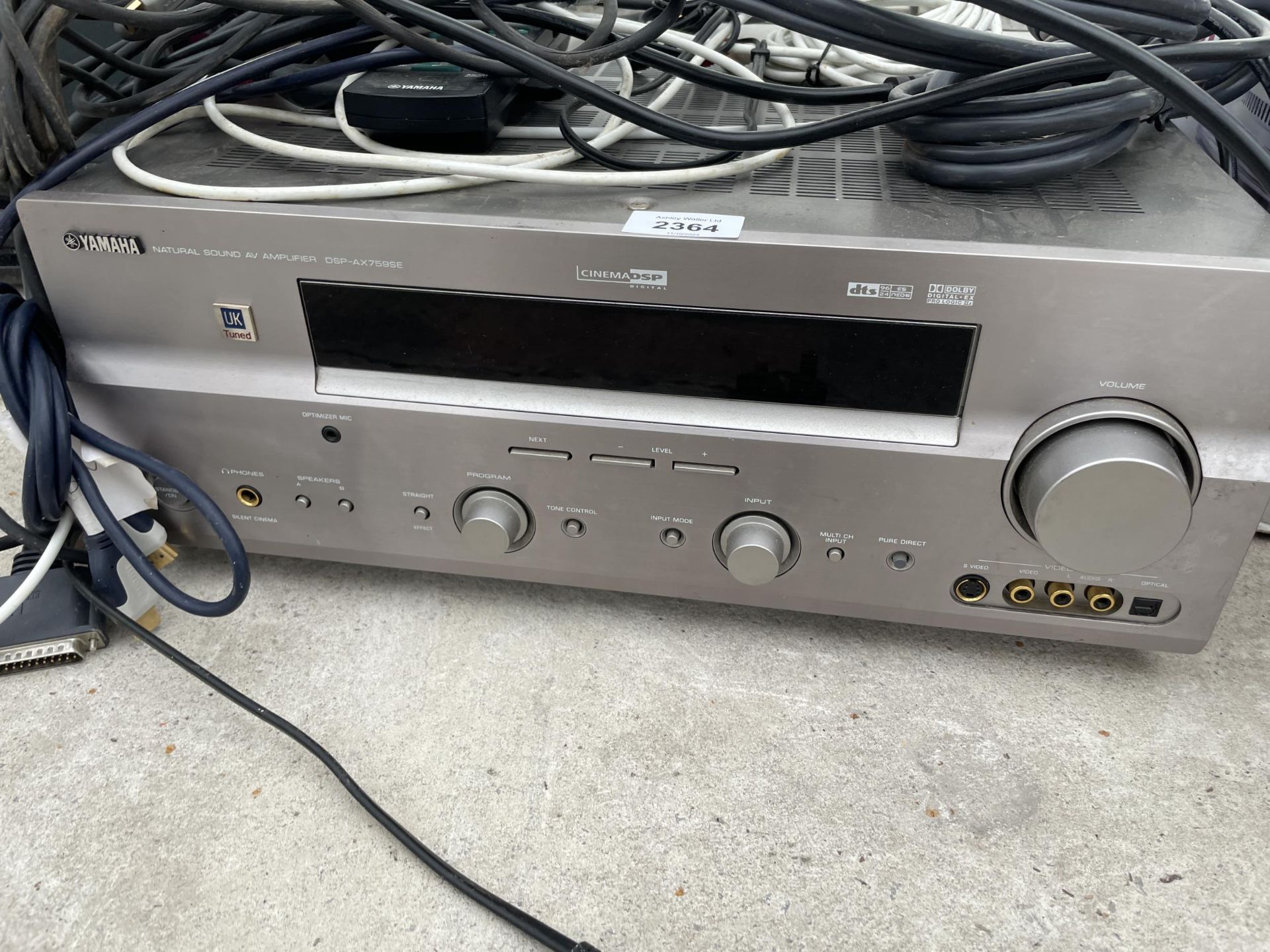 A YAMAHA AV AMPLIFIER VIDEO PLAYER AND REMOTE - Bild 2 aus 2