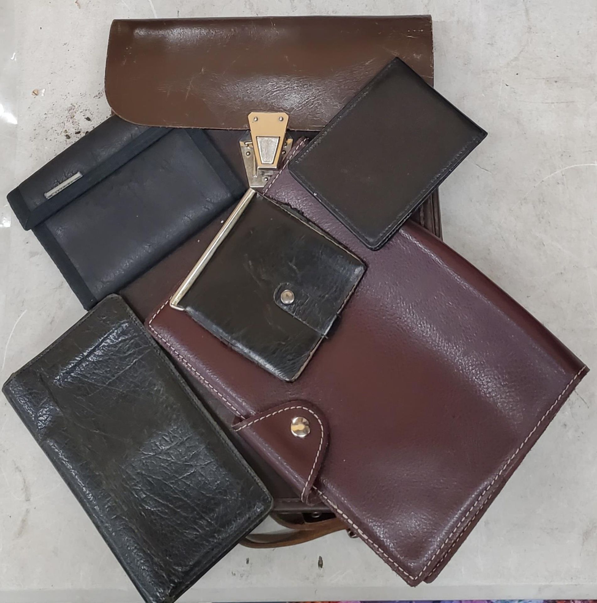 A GROUP OF VINTAGE WALLETS / PURSES - Image 2 of 2