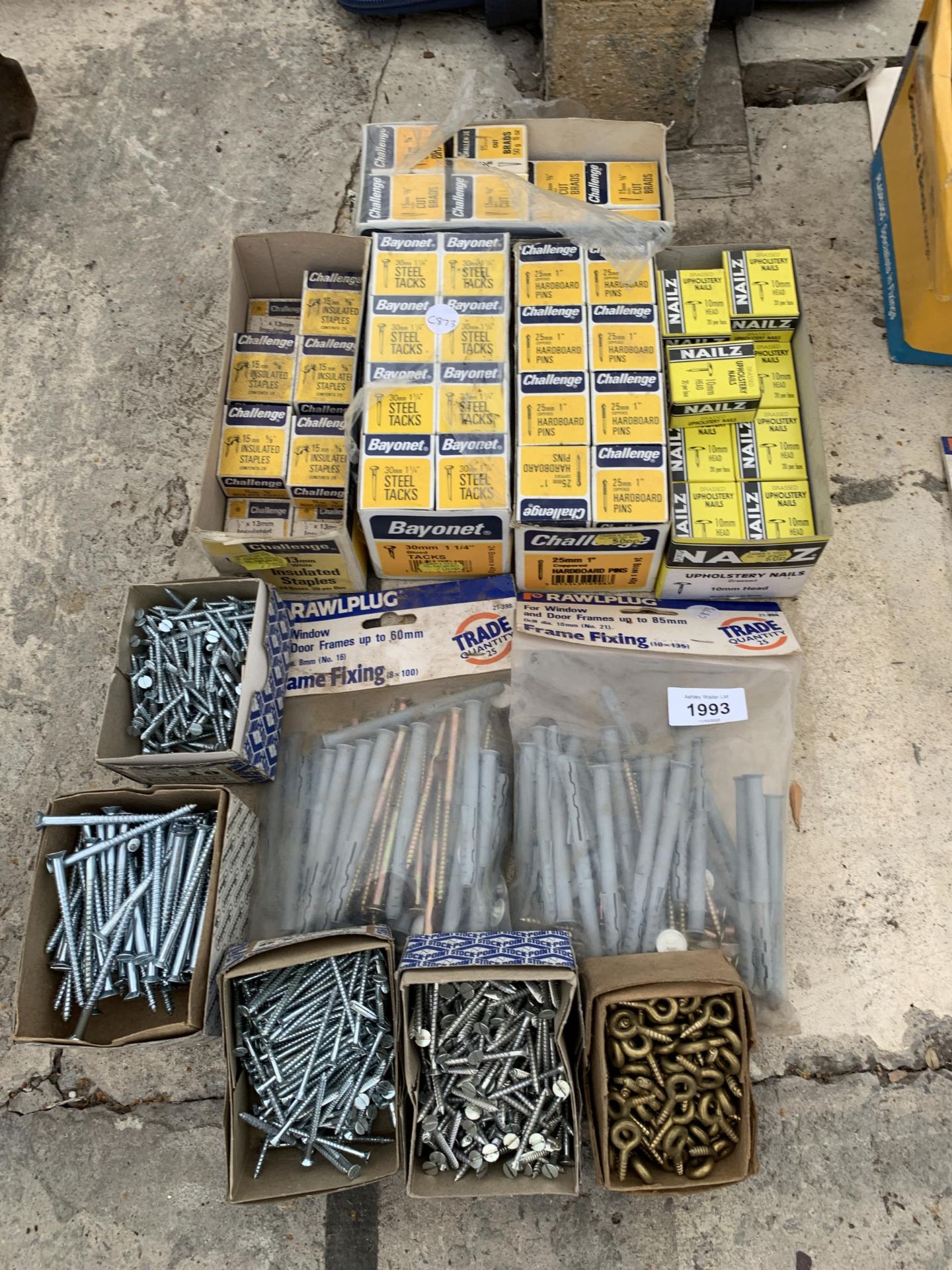 A LARGE ASSORTMENT OF HARDWARE TO INCLUDE SCREWS AND PANEL PINS ETC