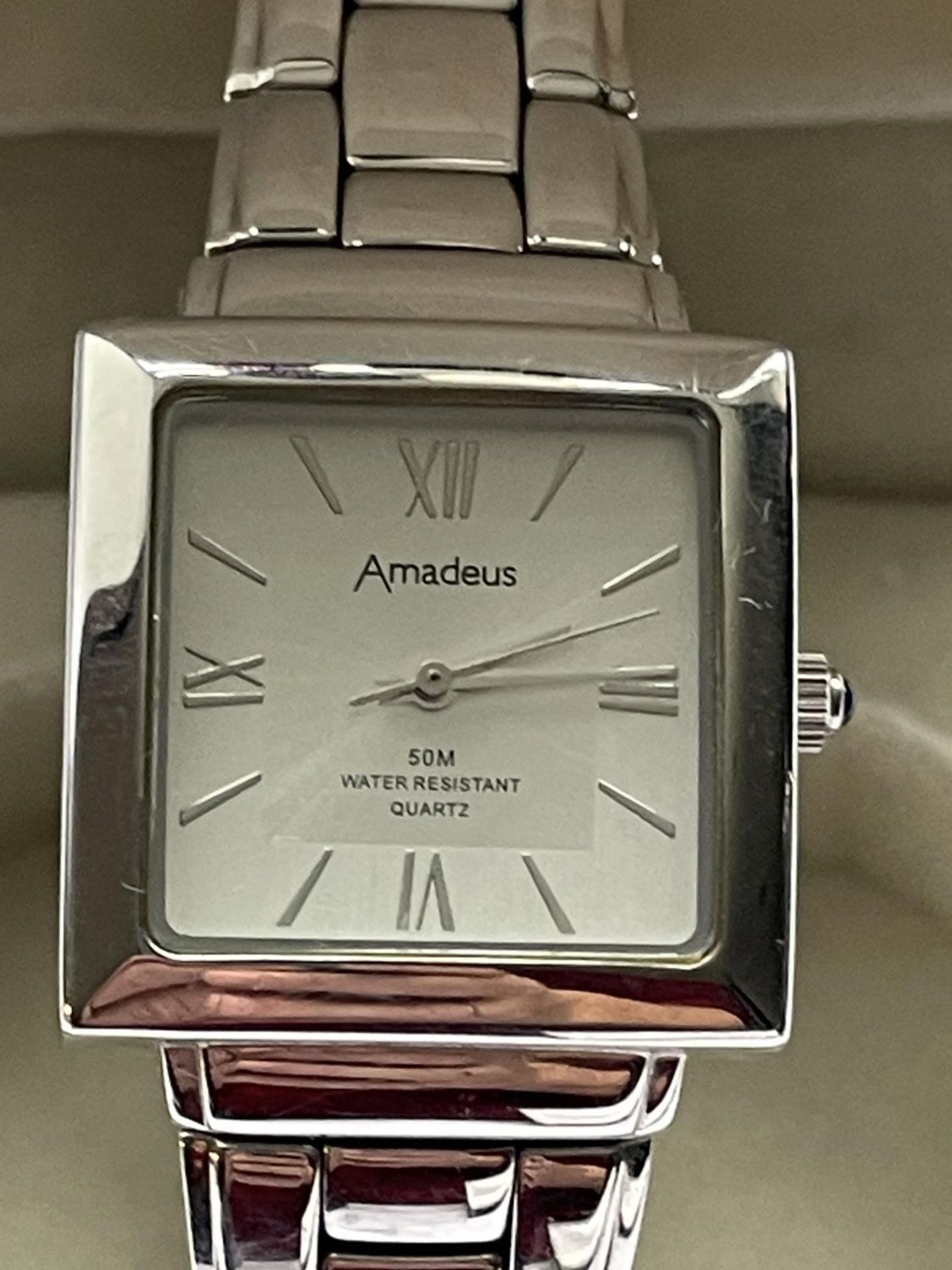 A SQUARE FACED AMADEUS AUTOMATIC WRIST WATCH IN A PRESENTATION BOX SEEN WORKING BUT NO WARRANTY - Image 2 of 3