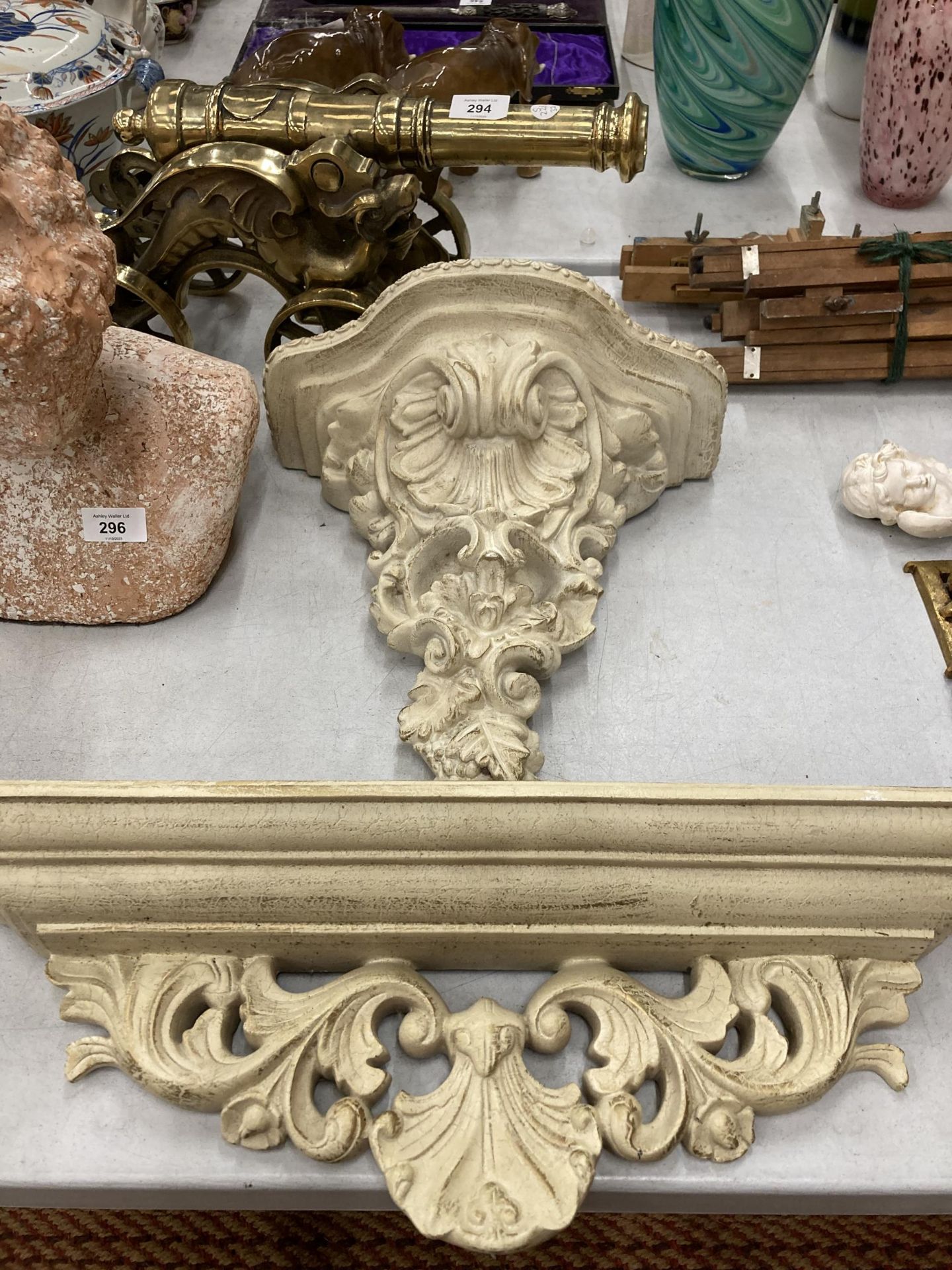 TWO VINTAGE STYLE SHELVES WITH ORANTE DECORATION IN CREAM