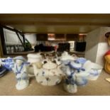 A MIXED LOT OF CERAMICS TO INCLUDE FIGURES, SADLER, NOVELTY TEAPOTS ETC