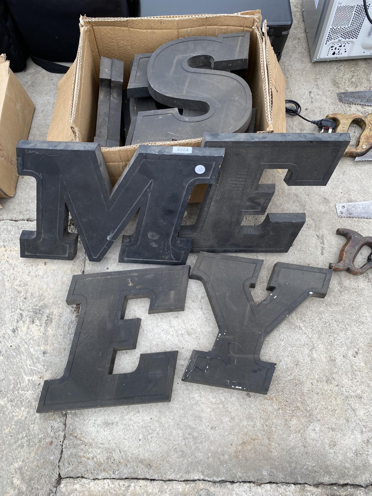 AN ASSORTMENT OF SIGN MAKING LETTERS