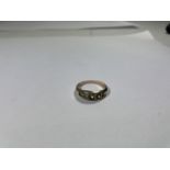 A 9 CARAT GOLD RING WITH FIVE IN LINE CUBIC ZIRCONIAS SIZE O