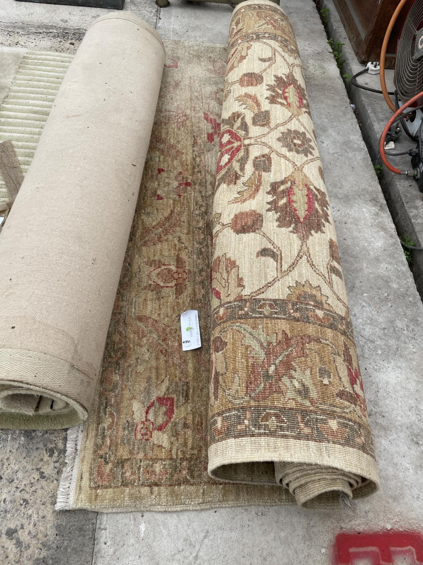 THREE VARIOUS PATTERNED RUGS - Bild 2 aus 7