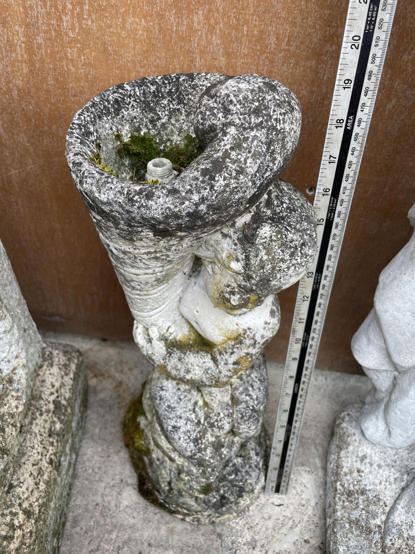 A SMALL RECONSTITTUED STONE CAT AND A CHERUB WATER FEATURE - Image 2 of 3