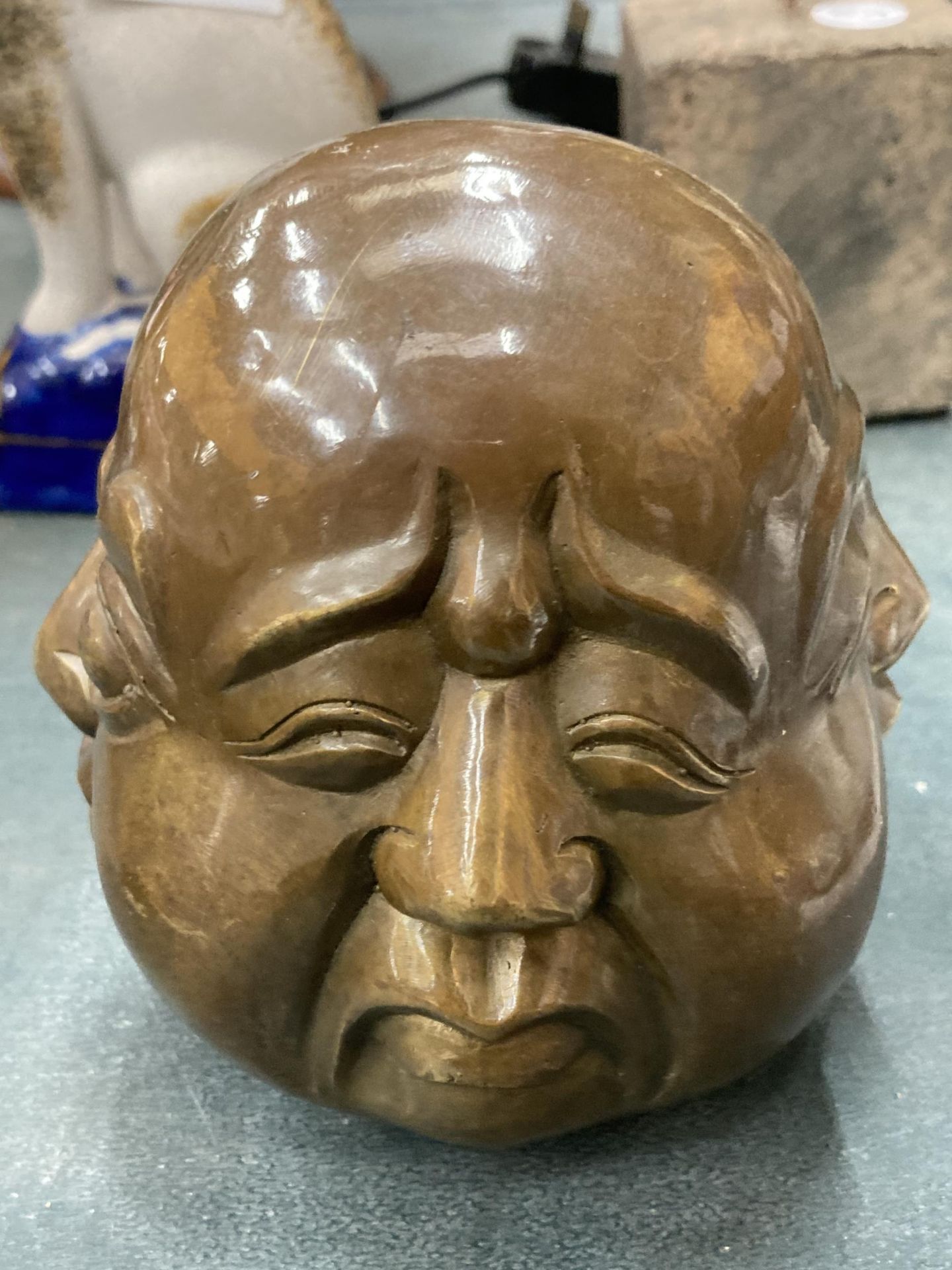 A HEAVY BRASS FOUR FACED BUDDAH, HEIGHT 12CM - Image 3 of 4