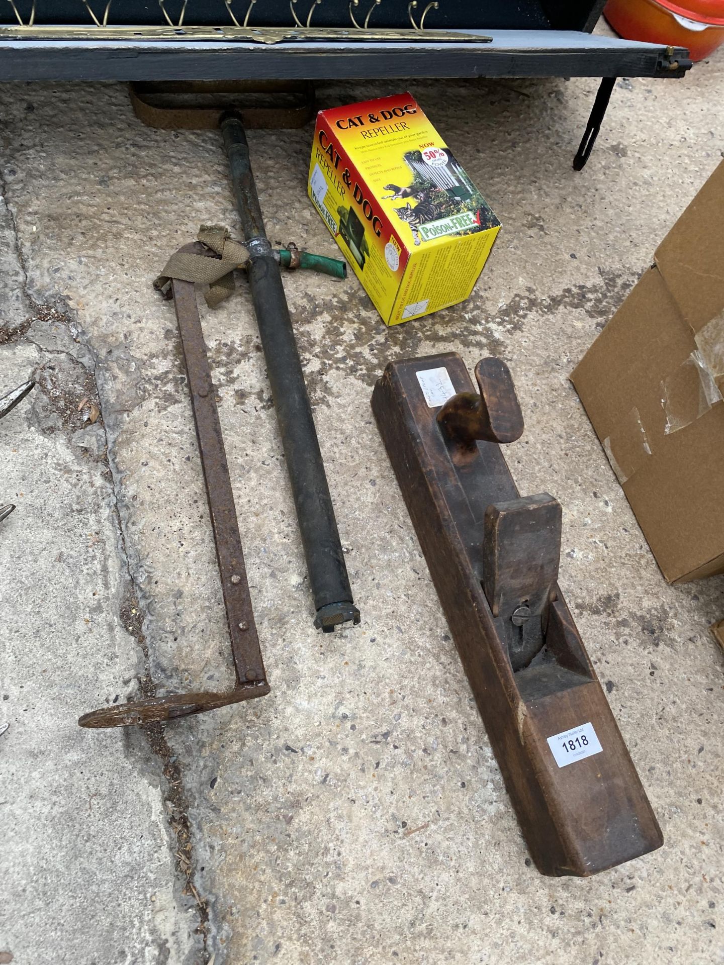 A BRASS SPRAYER PUMP, A LARGE WOODEN WOOD PLANE AND A BOX OF CAT REPELLER