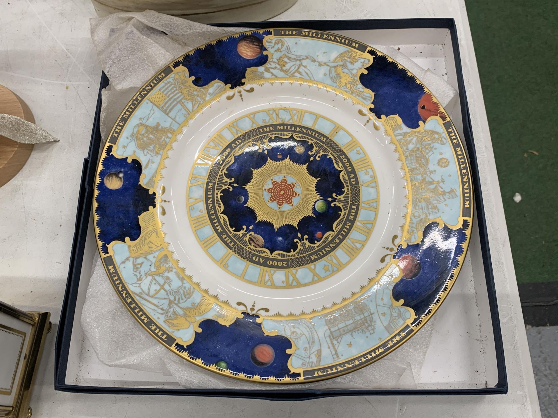 A BOXED ROYAL WORCESTER MILLENIUM PLATE