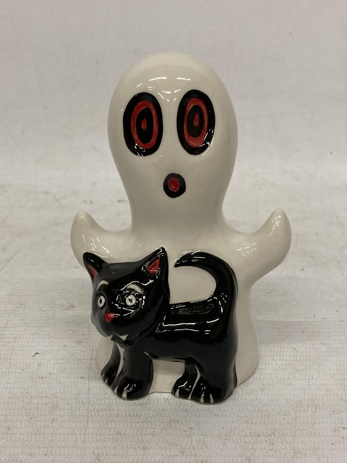 A LORNA BAILEY HAND PAINTED AND SIGNED GHOST CAT