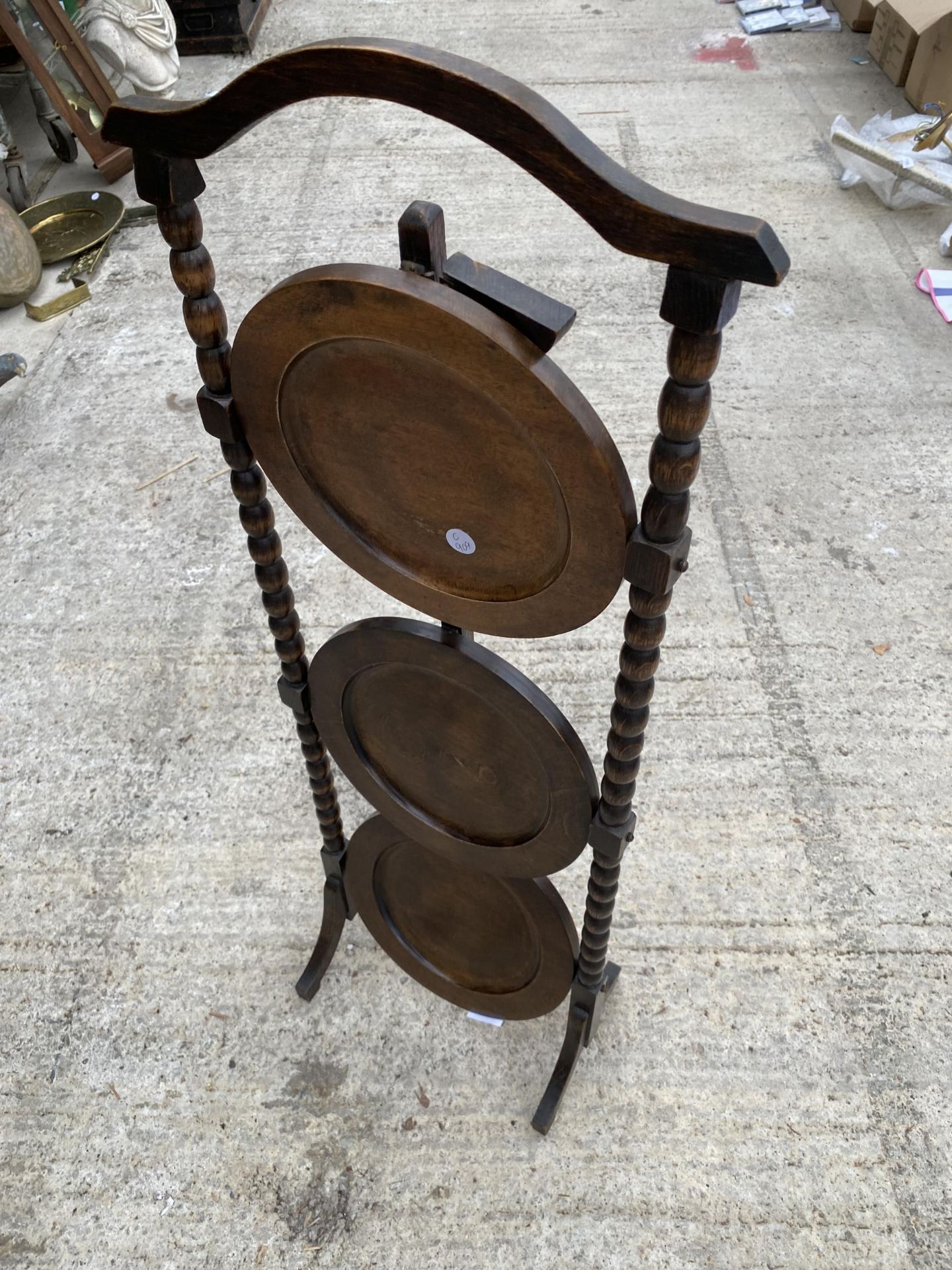 A VINTAGE THREE TIER OAK FOLDING PLANT STAND - Image 2 of 3