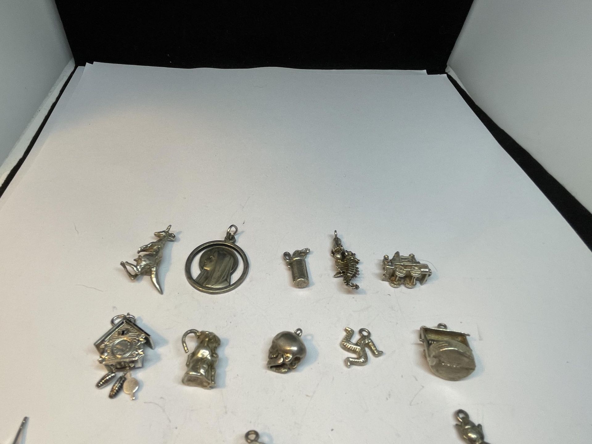 VARIOUS SILVER ITEMS TO INCLUDE FOURTEEN CHARMS, TWO PAIRS OFEARRINGS, THREE THREEPENCES 1899- - Image 2 of 5