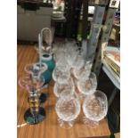 A MIXED LOT TO INCLUDE CUT GLASS BRANDY GLASSES, FURTHER GLASSWARE ETC