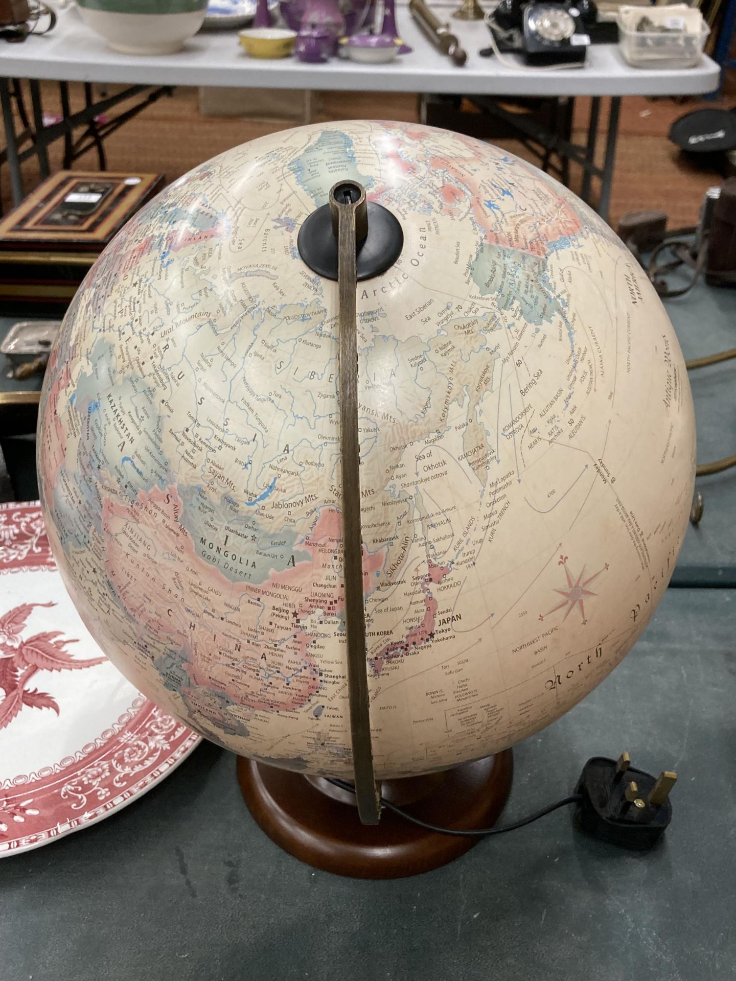 AN ILLUMINATED WORLD GLOBE ON A WOODEN STAND, HEIGHT APPROX 38CM - Image 3 of 3