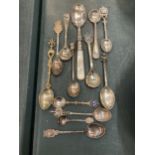 A COLLECTION OF SPOONS TO INCLUDE SOUVENIR, MOTHER OF PEARL, ETC