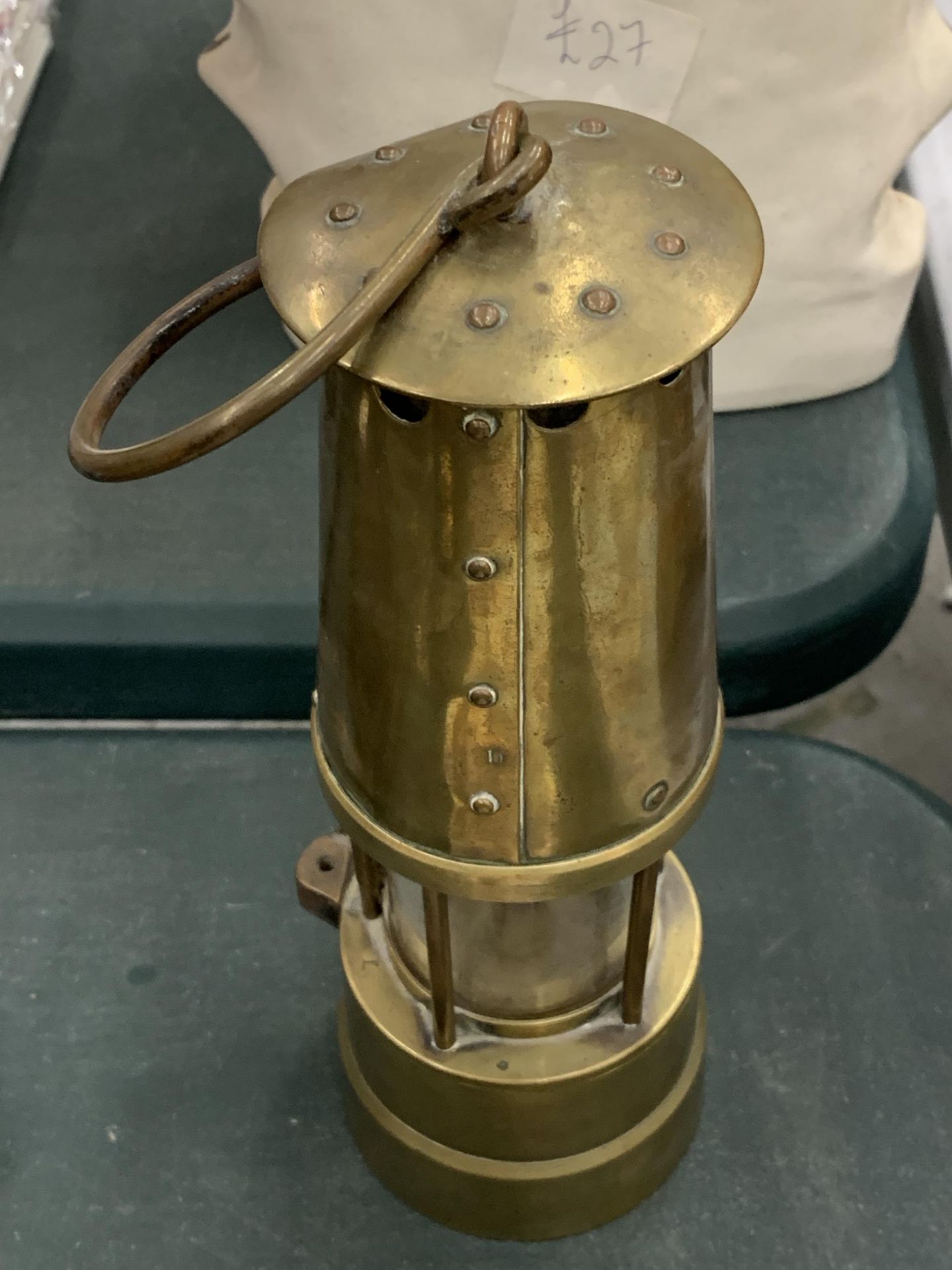 A VINTAGE BRASS 'ECCLES' MINERS LAMP, HEIGHT 24CM - Image 3 of 3