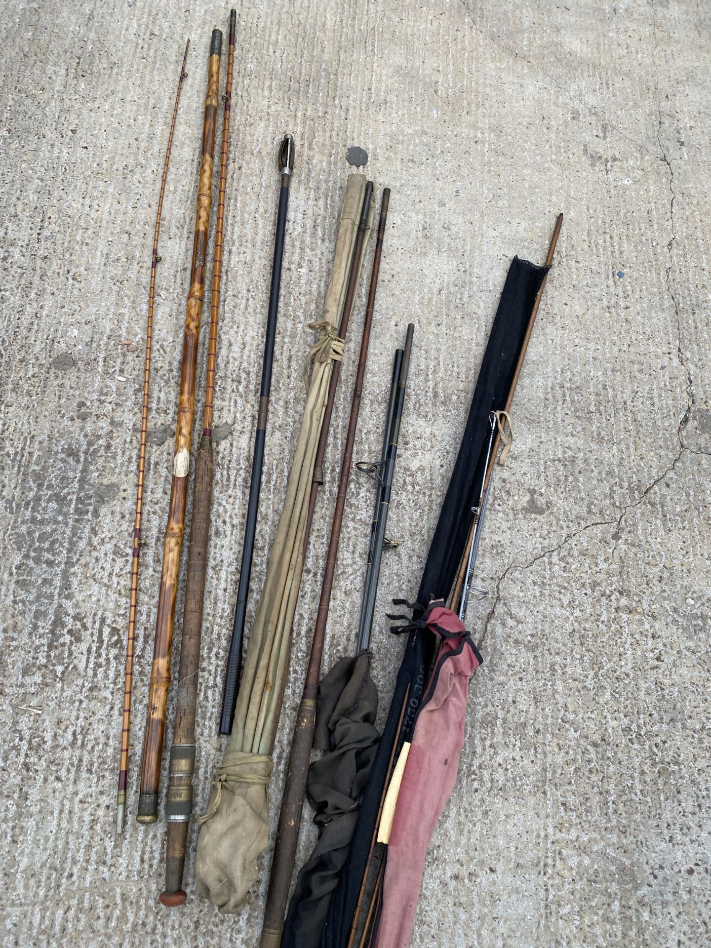 AN ASSORTMENT OF FISHING RODS TO INCLUDE SPLIT CANE EXAMPLES AND TO ALSO INCLUDE A HARDY EXAMPLE