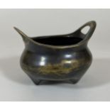A CHINESE BRONZE TWIN HANDLED SMALL CENSOR, HEIGHT 5.5CM