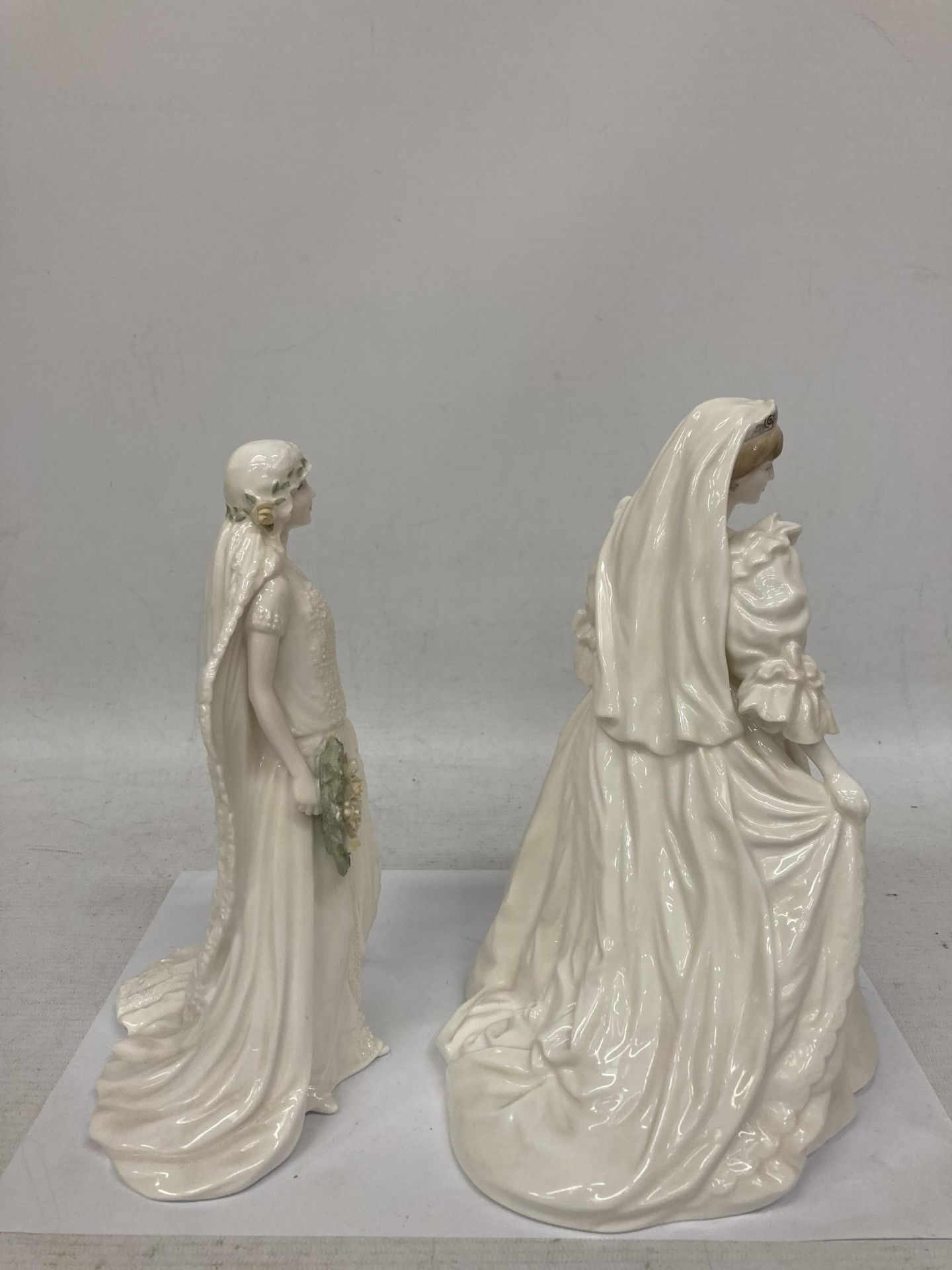 TWO COALPORT FIGURINES "QUEEN ELIZABETH" LIMITED EDITION 3,562 OF 7,500 AND "DIANA PRINCESS OF WALES - Image 2 of 4