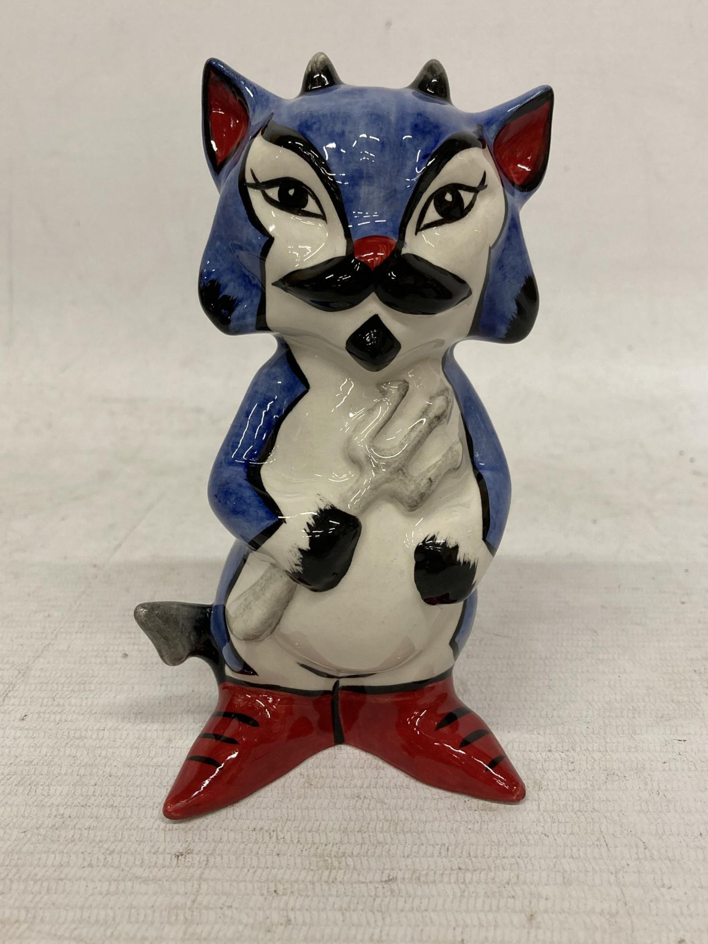 A LORNA BAILEY HAND PAINTED AND SIGNED DEVIL CAT