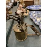 A VINTAGE BRASS OIL CAN/STOVE