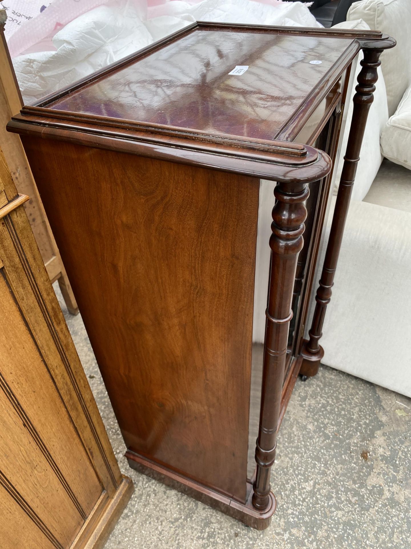 A VICTORIAN STYLE MAHOGANY MUSIC CABINET WITH GLASS DOOR - Image 4 of 4