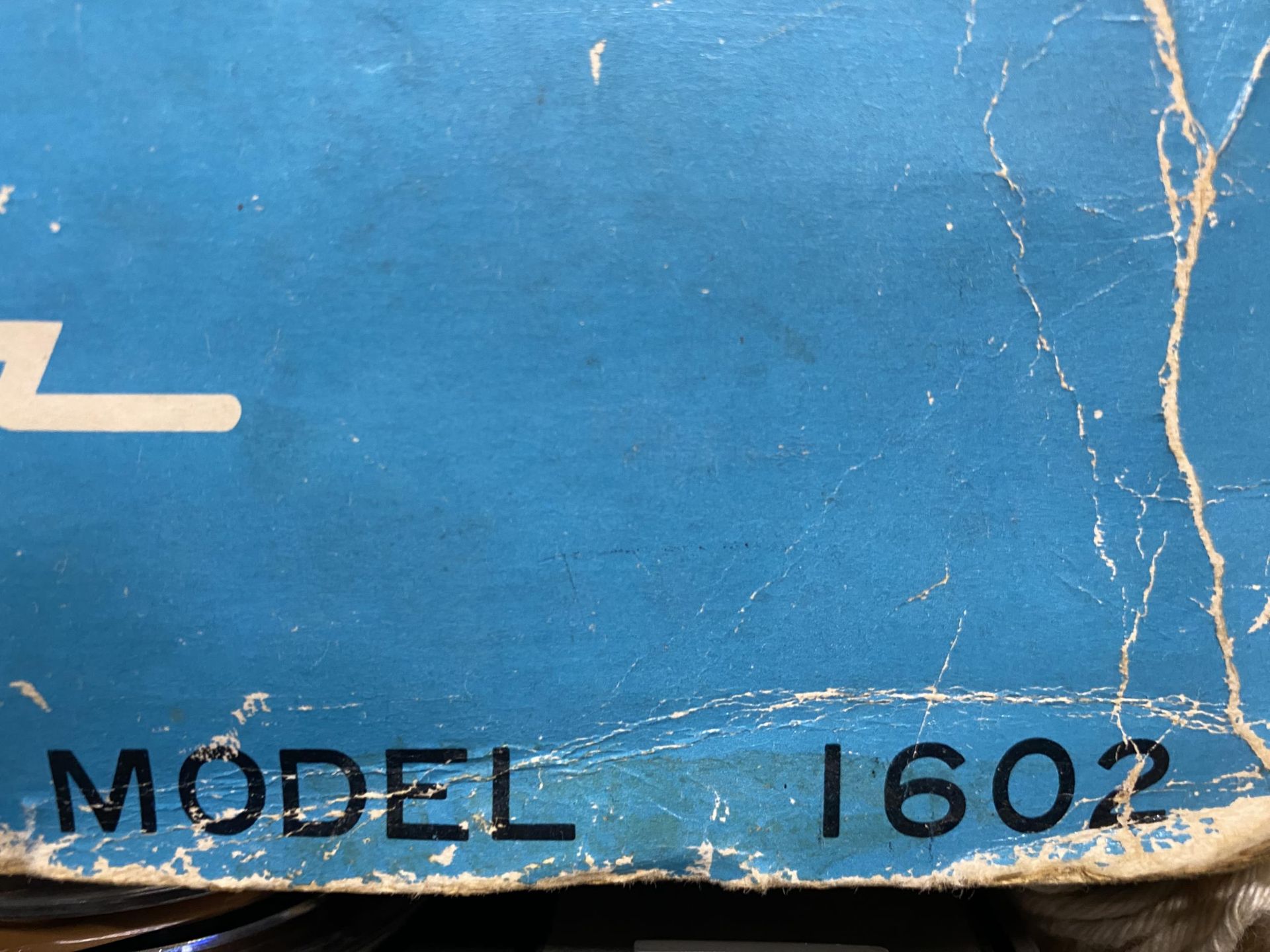 A BOXED VINTAGE MAYFAIR PORTABLE MODEL 1602 TRANSISTOR TAPE RECORDER - Bild 3 aus 3