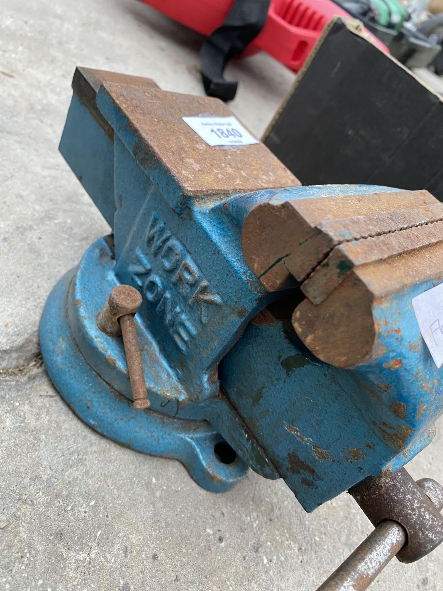 A BENCH VICE AND A WOOD VICE TO INCLUDE A WHITMORE - Image 2 of 2