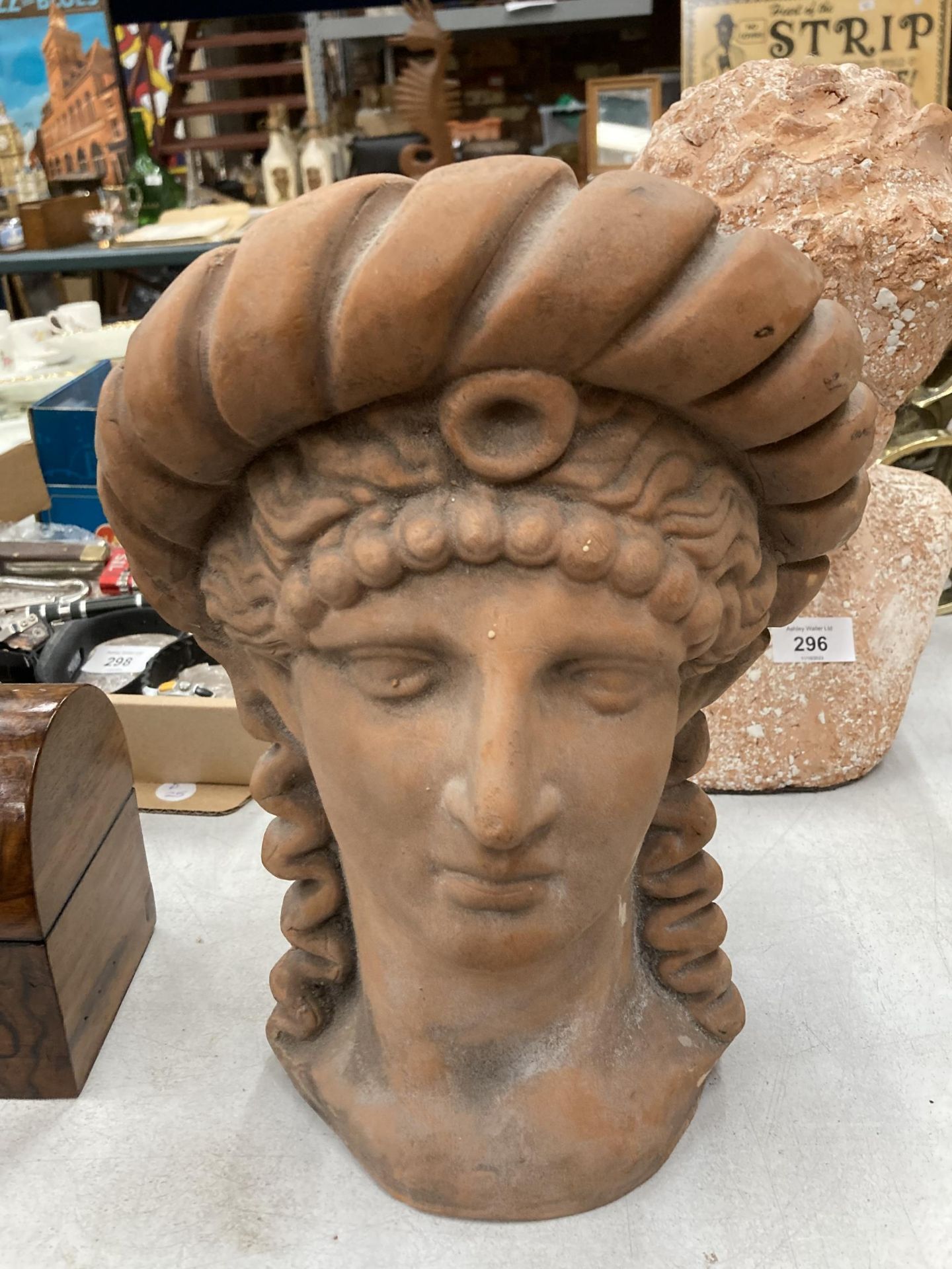 A TERRACOTTA CLASSICAL STYLE BUST, HEIGHT 30CM