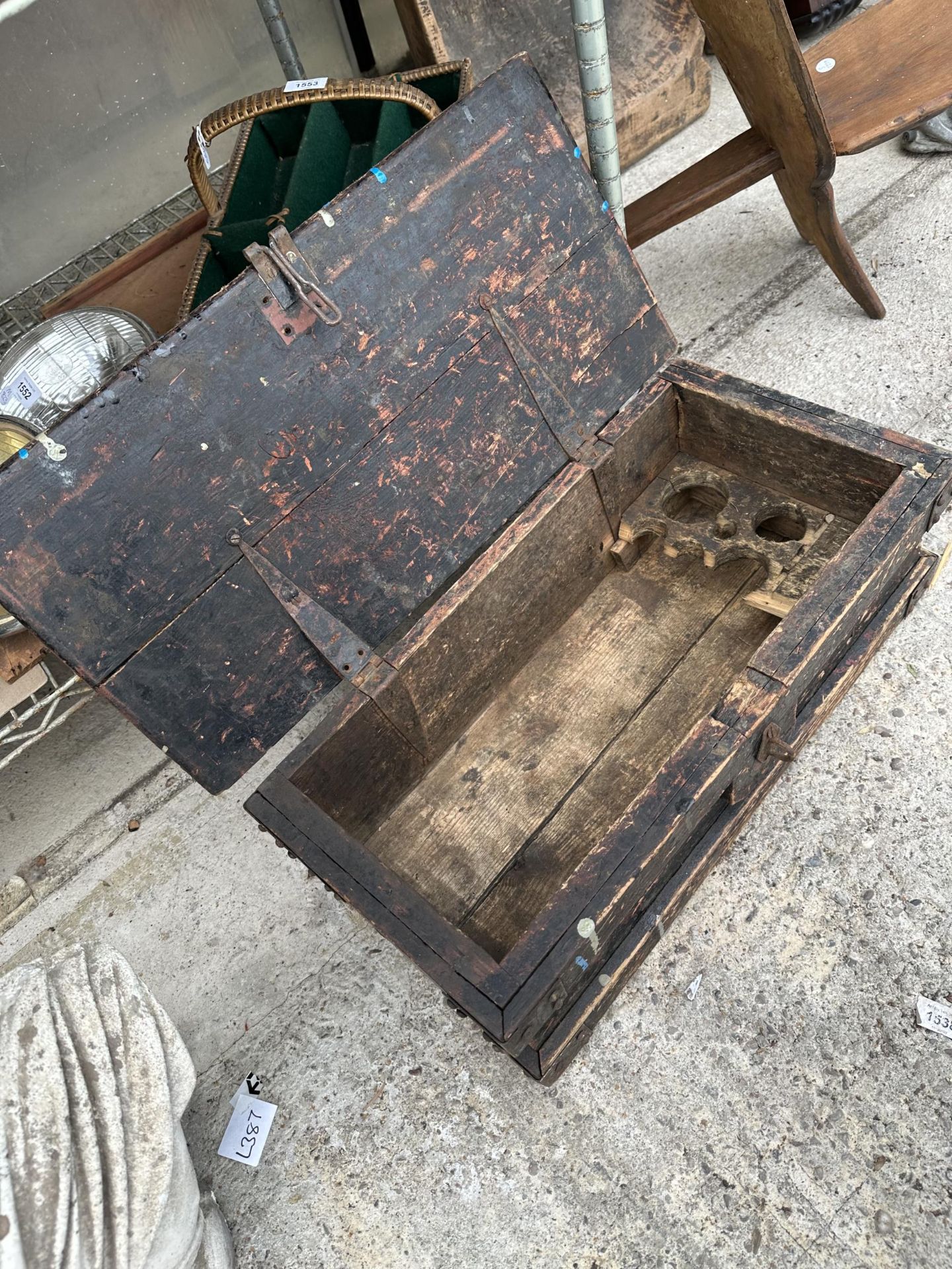 A VINTAGE AND RUSTIC PINE TOOL BOX - Image 3 of 4