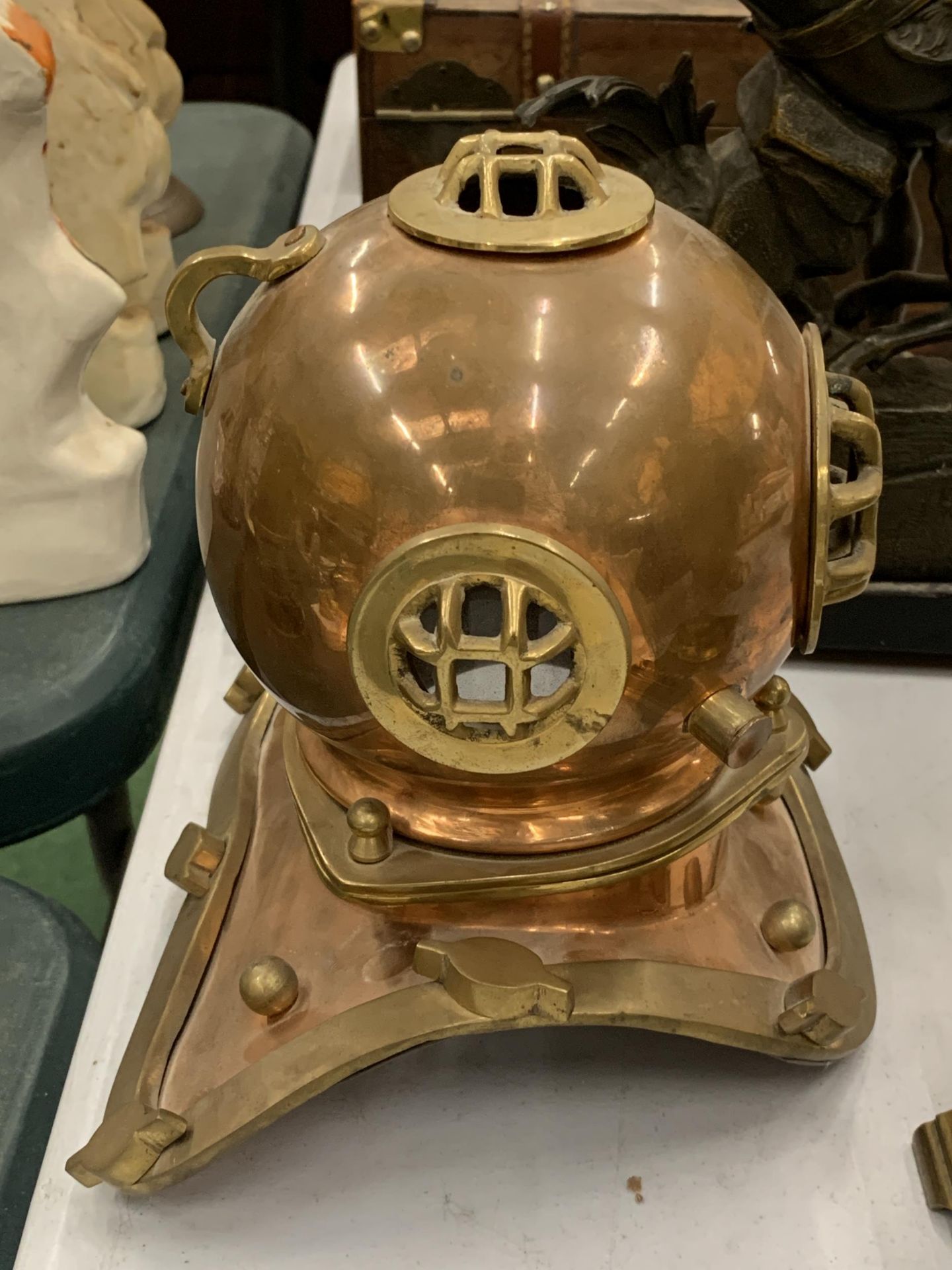 A BRASS AND COPPER MODEL OF A DIVERS HELMET, HEIGHT 20CM - Image 2 of 3