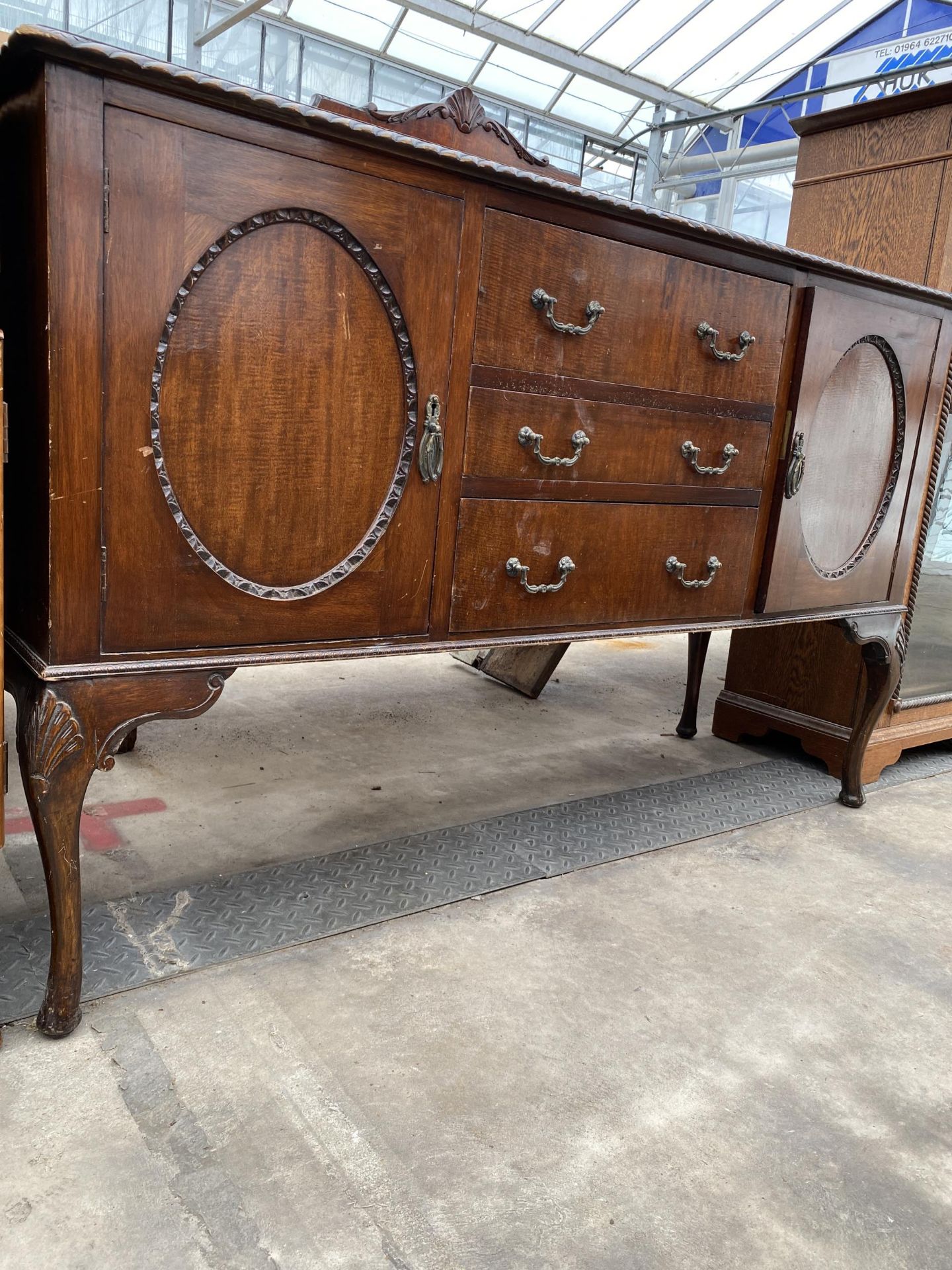 AN EARLY 20TH CENTURY MAHOGANY SIDEBOARD WITH ROPE EDGE ON CABRIOLE LEGS, 60" WIDE - Image 3 of 4