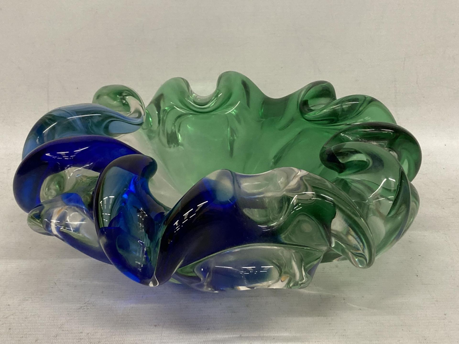 AN ITALIAN BLUE AND GREEN ART GLASS BOWL, POSSIBLY MURANO