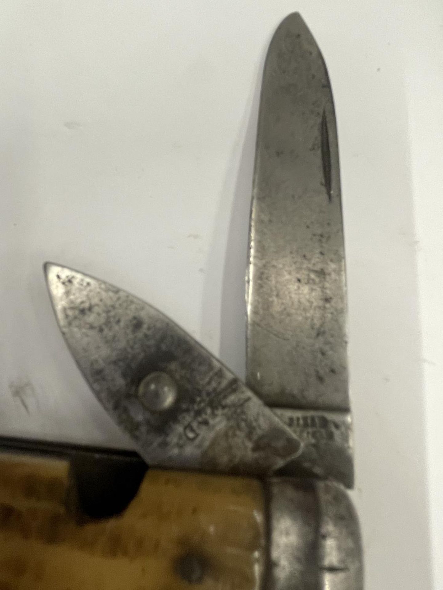 A VINTAGE SHEFFIELD POCKET KNIFE INDISTINCT MAKER - Image 2 of 3