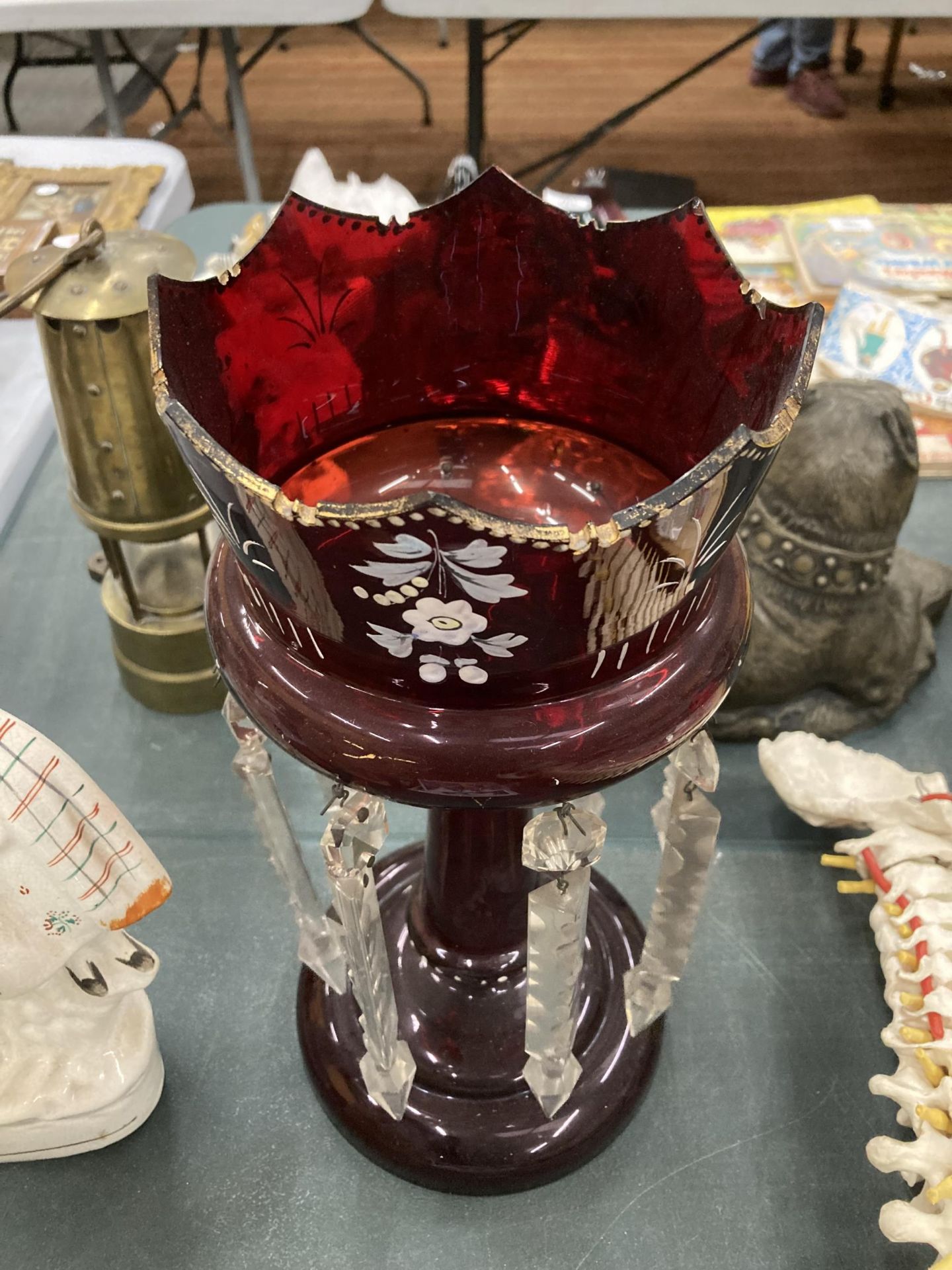 A LARGE CRANBERRY GLASS CANDLE HOLDER WITH HANDPAINTED DECORATION AND CRYSTAL DROPLETS, HEIGHT 31CM - Image 2 of 2