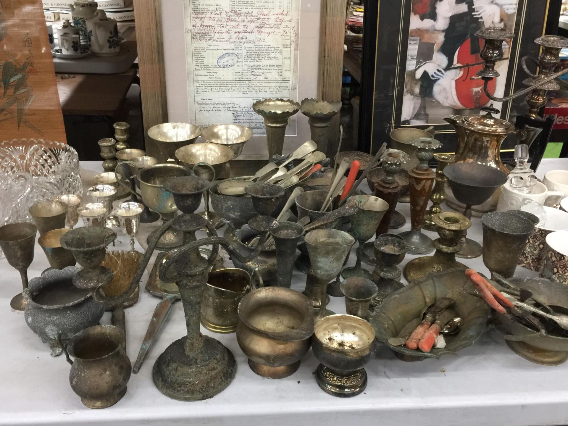 A LARGE COLLECTION OF VINTAGE PEWTER AND SILVER PLATED WARES